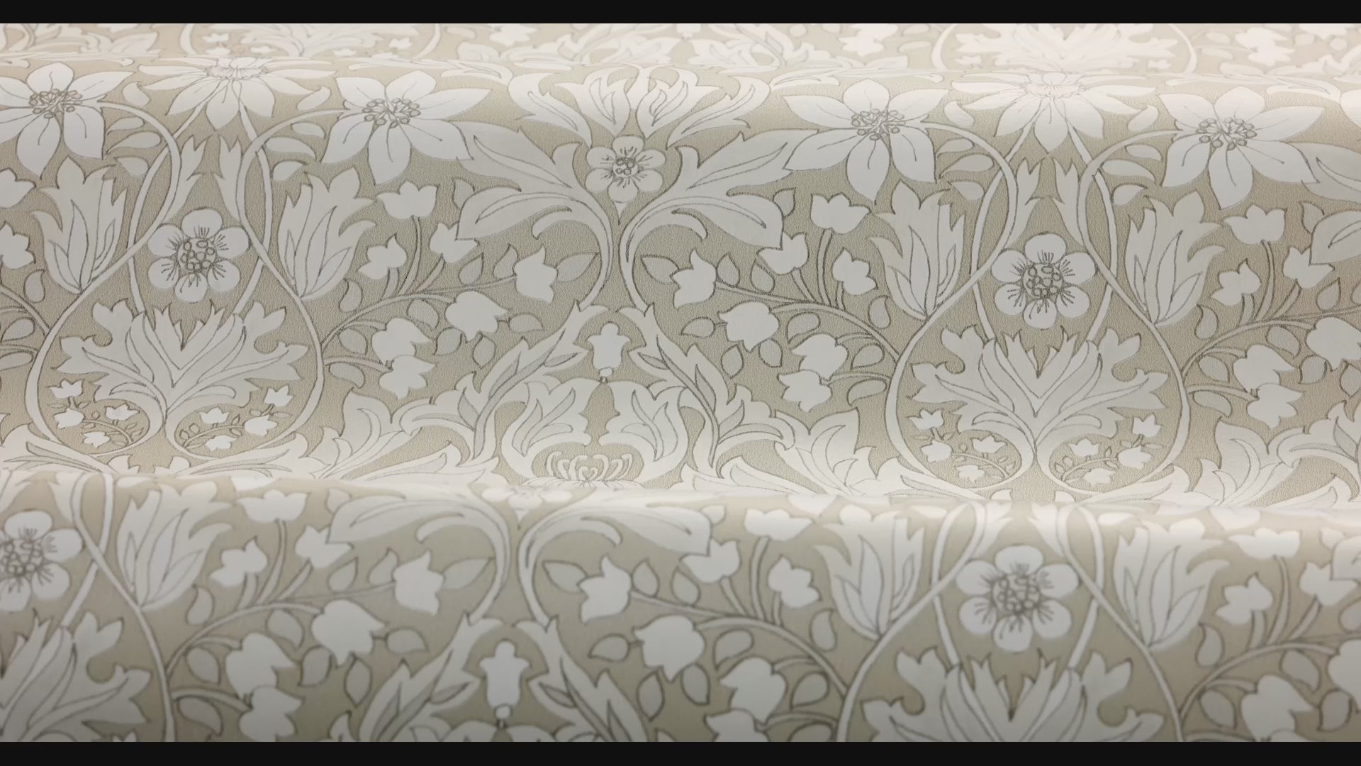 Beige Floral Pattern Wallpaper BLOMSTERFRÖJD with White