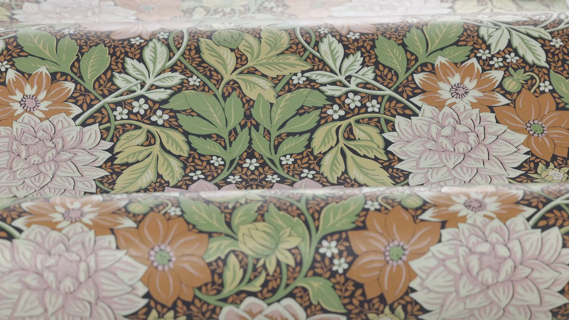 Vlies-Tapete mit Pflanzenmuster DAHLIA GARDEN hellgrün mit rosa