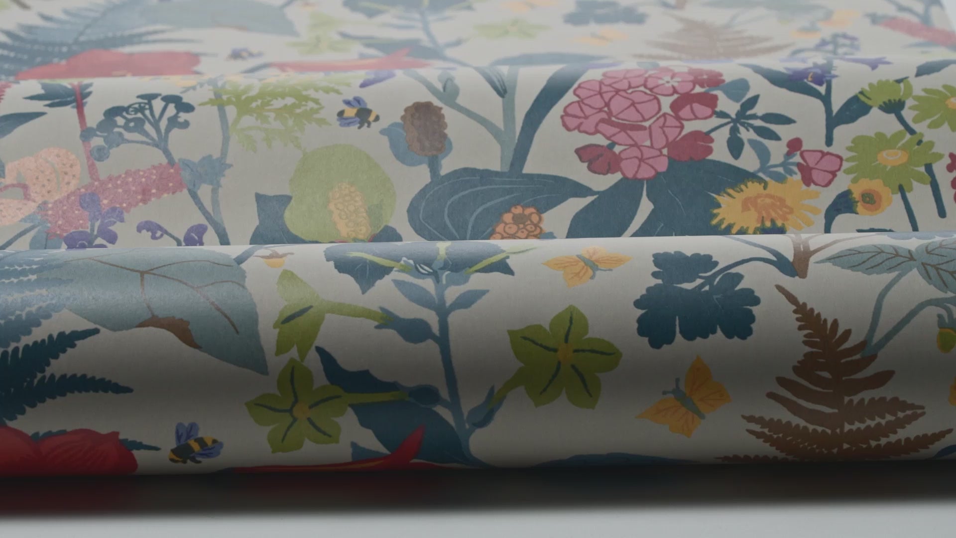 Beige STUGRABATT Wallpaper with Floral Motif in Blue