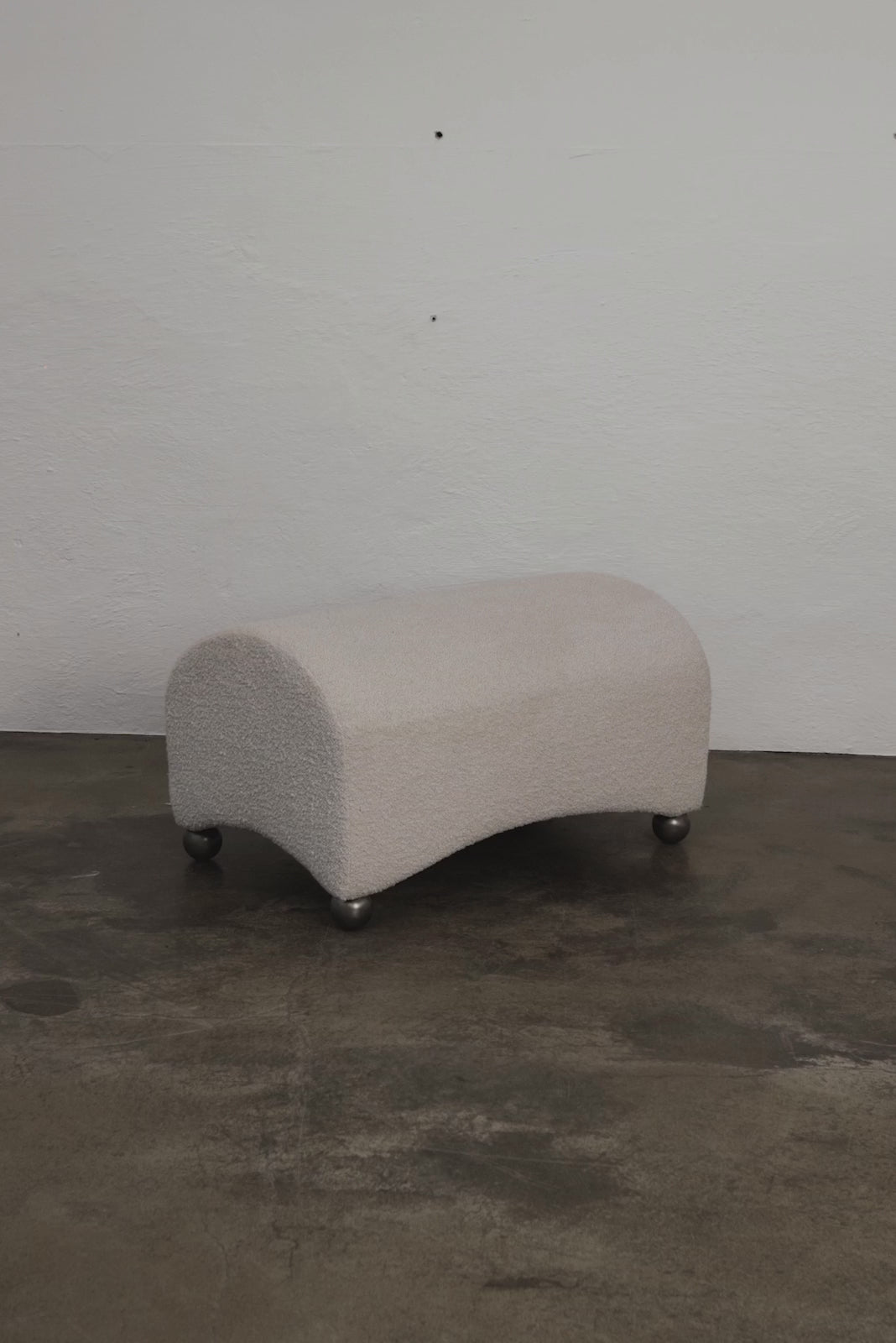 Puf ARC tapicerowany – The Good Living & Co.