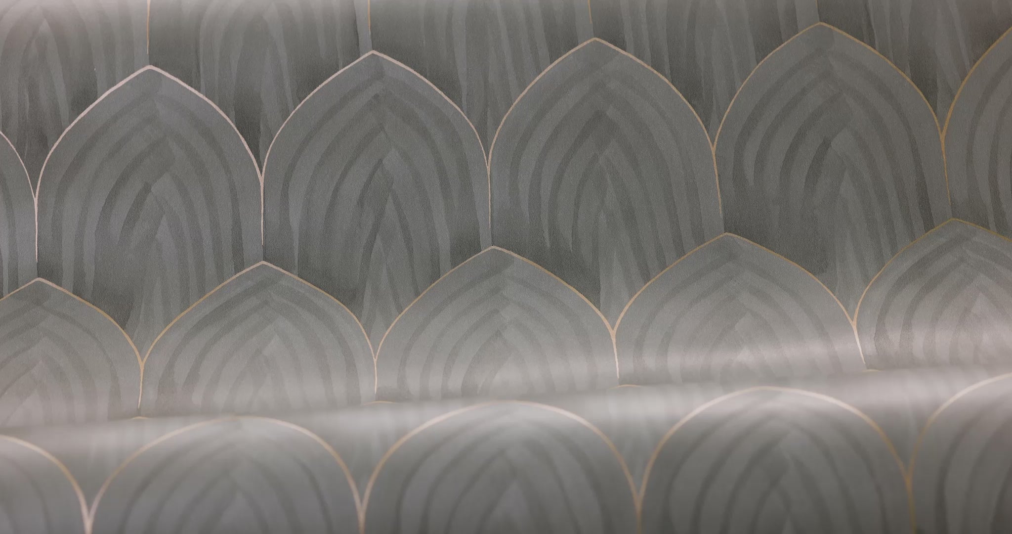 Tapete mit geometrischem Muster von Bögen GOLDEN ARCHES braun