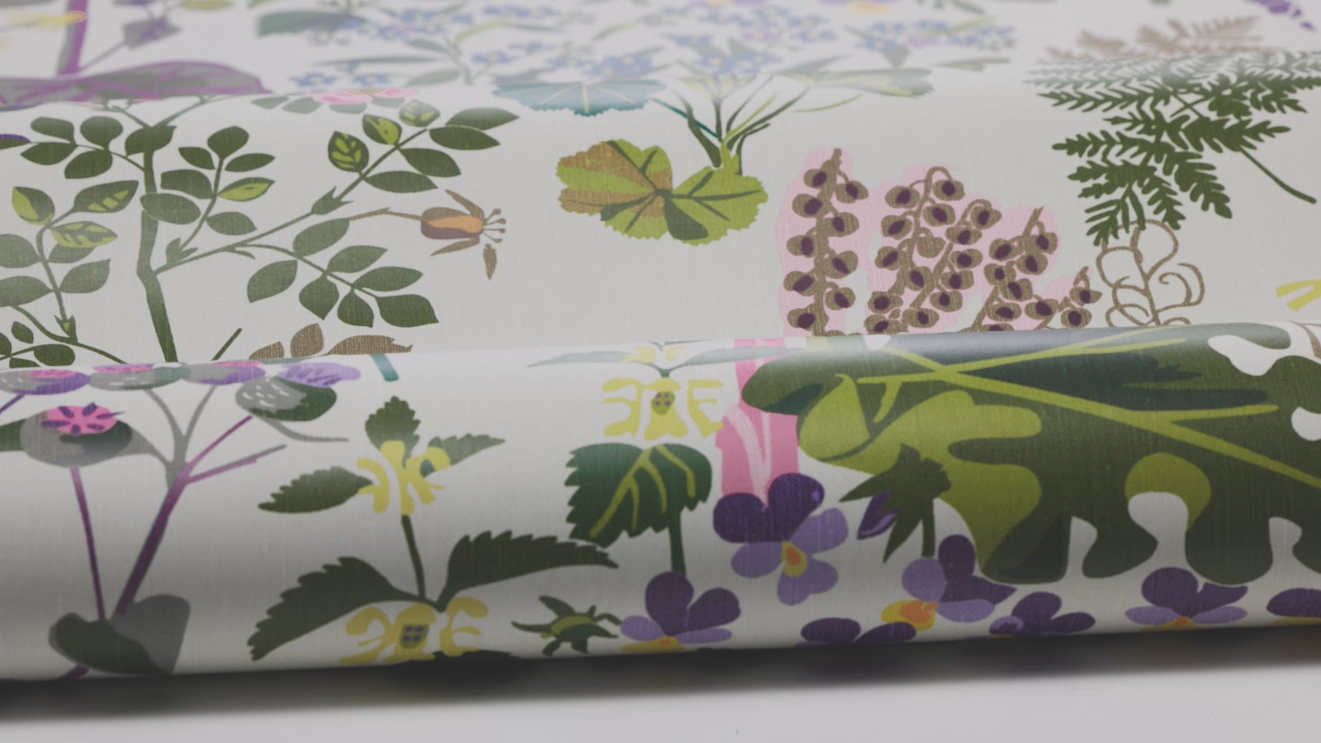 Wallpaper with a floral plant pattern GOCKEN JOBS RABARBER white with green