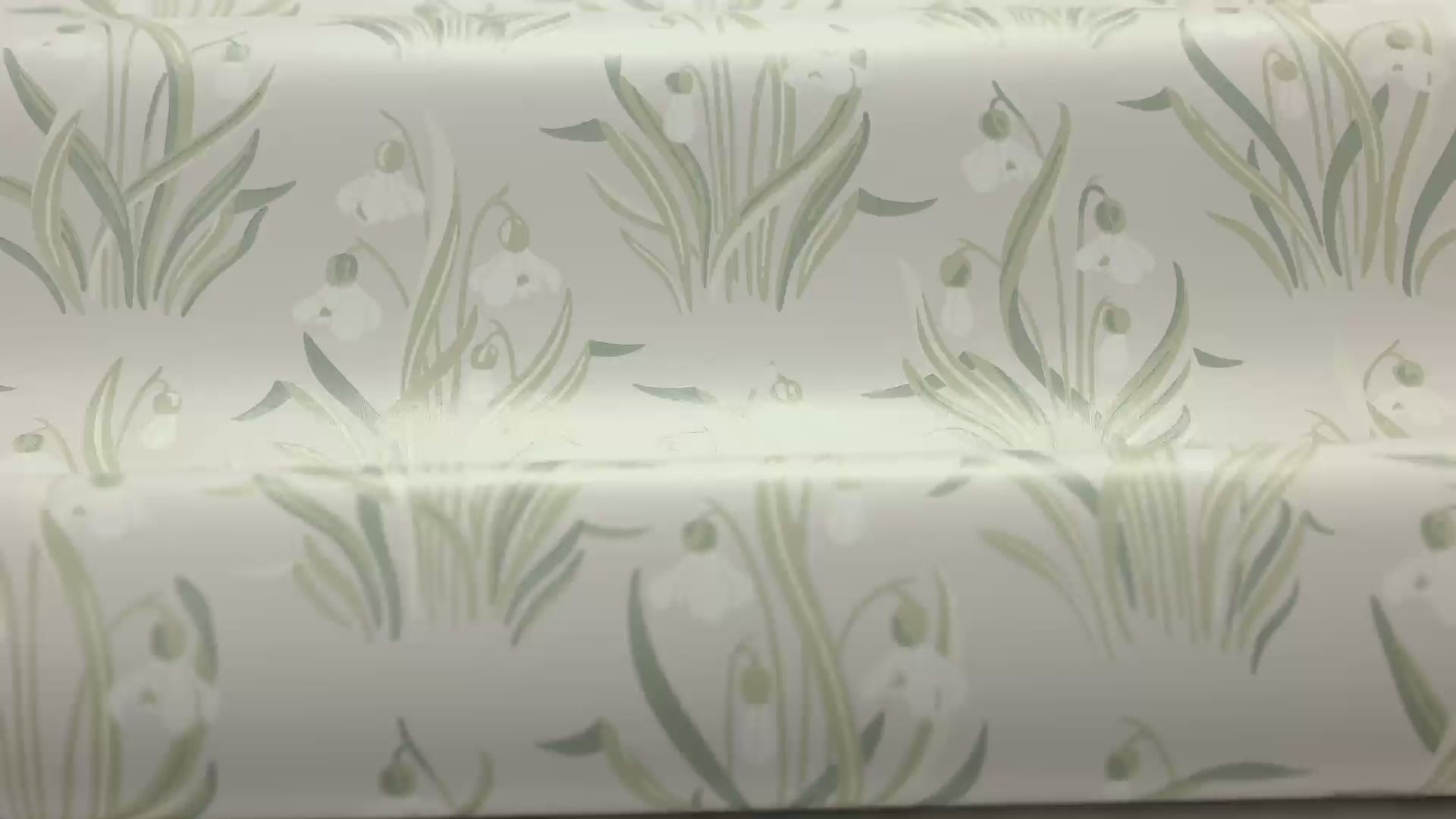 Beige behang met bloemenmotief SNODROPPE met groen