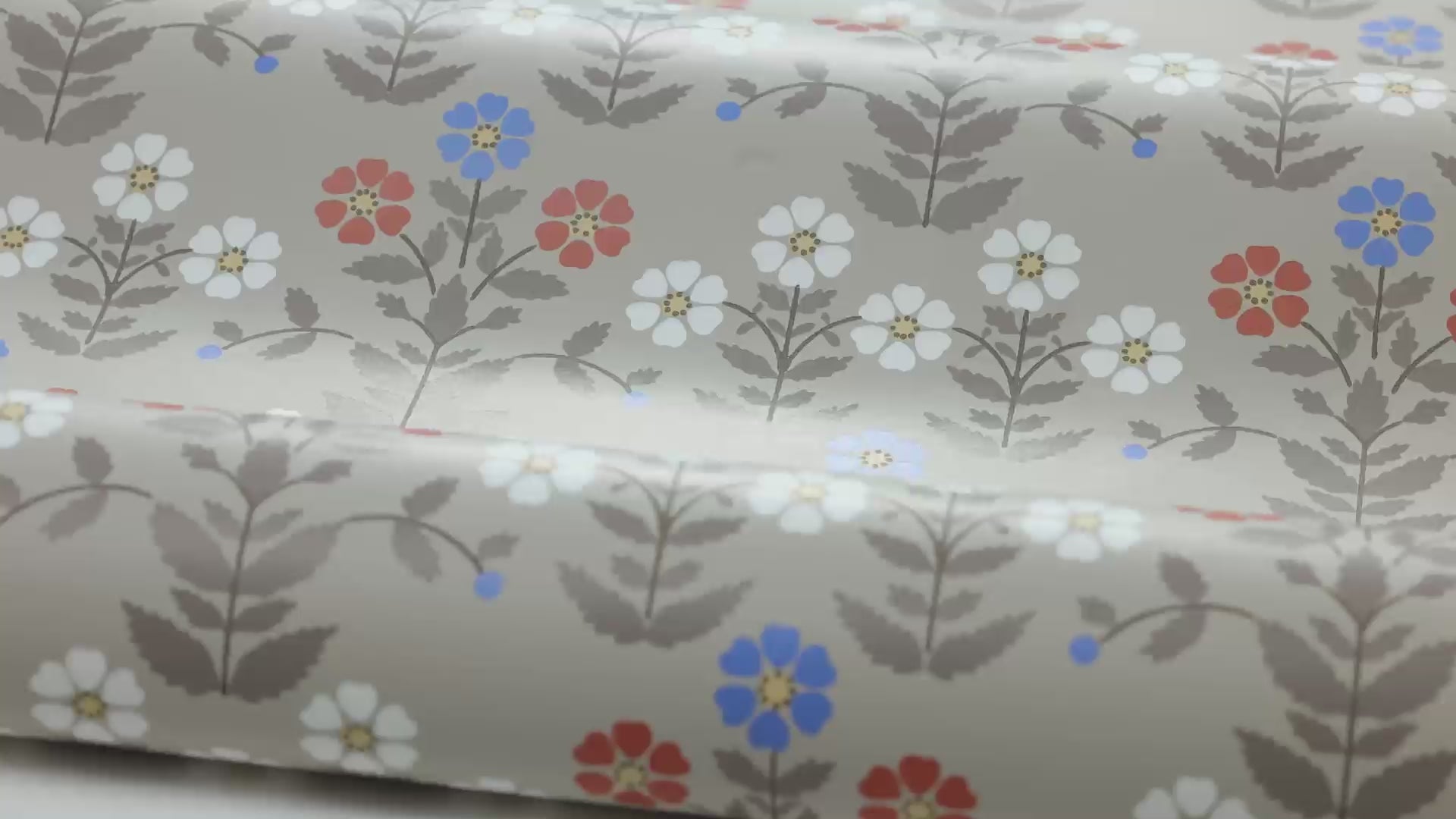 Beige wandtapijt met bloemenmotief SIPPOR bruin met rood