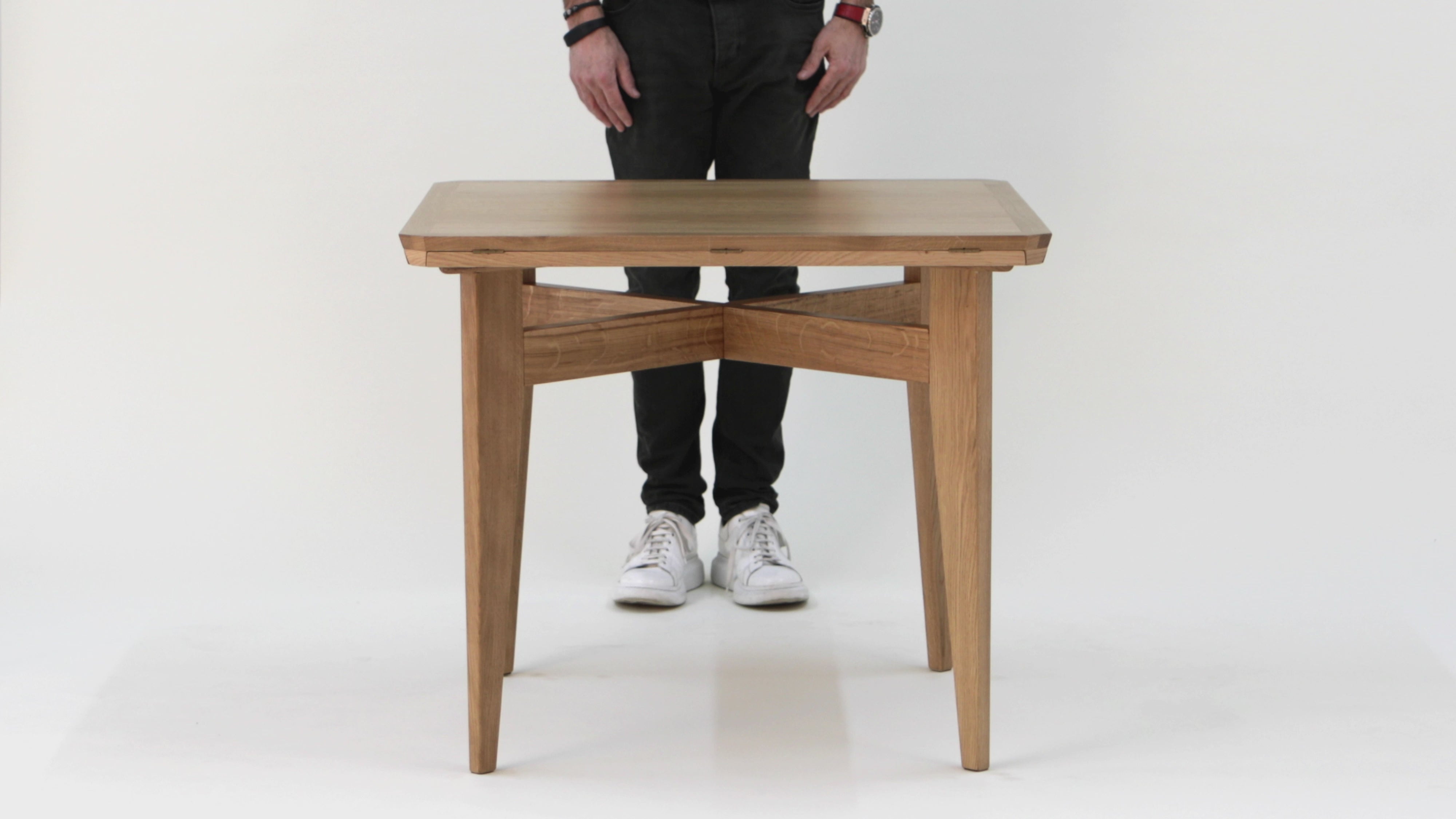 Uittrekbare tafel B-TABLE van notenhout