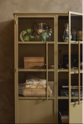 Ausstellung Khaki Regal