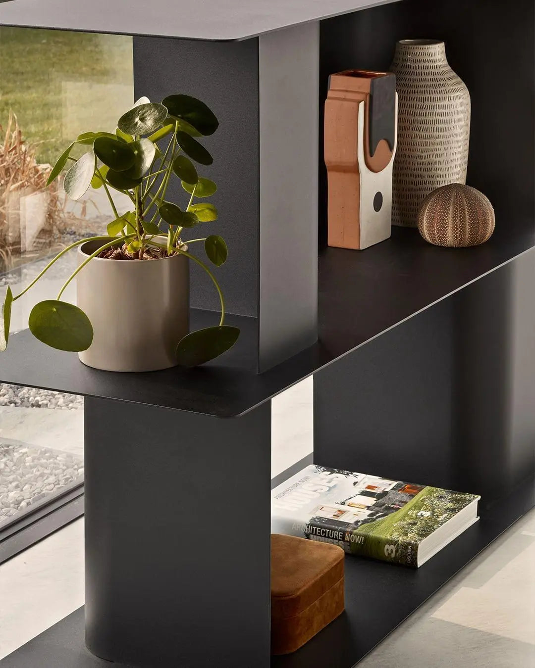 Regał wysoki CARV matowy brąz do salonu – Calligaris