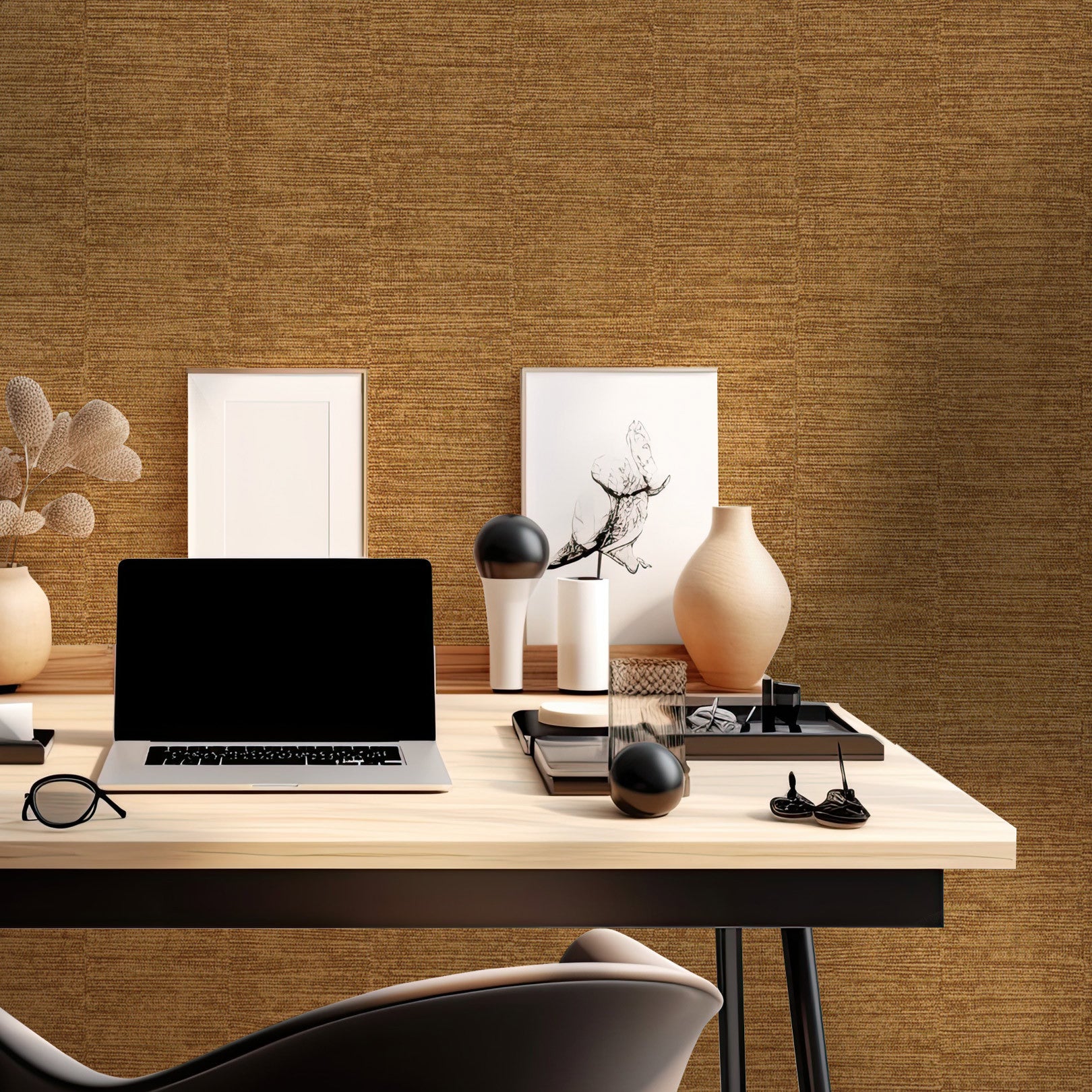 Strukturierte metallische Tapete in Streifen SCANDIUM - NOIR/DORE gold mit schwarz