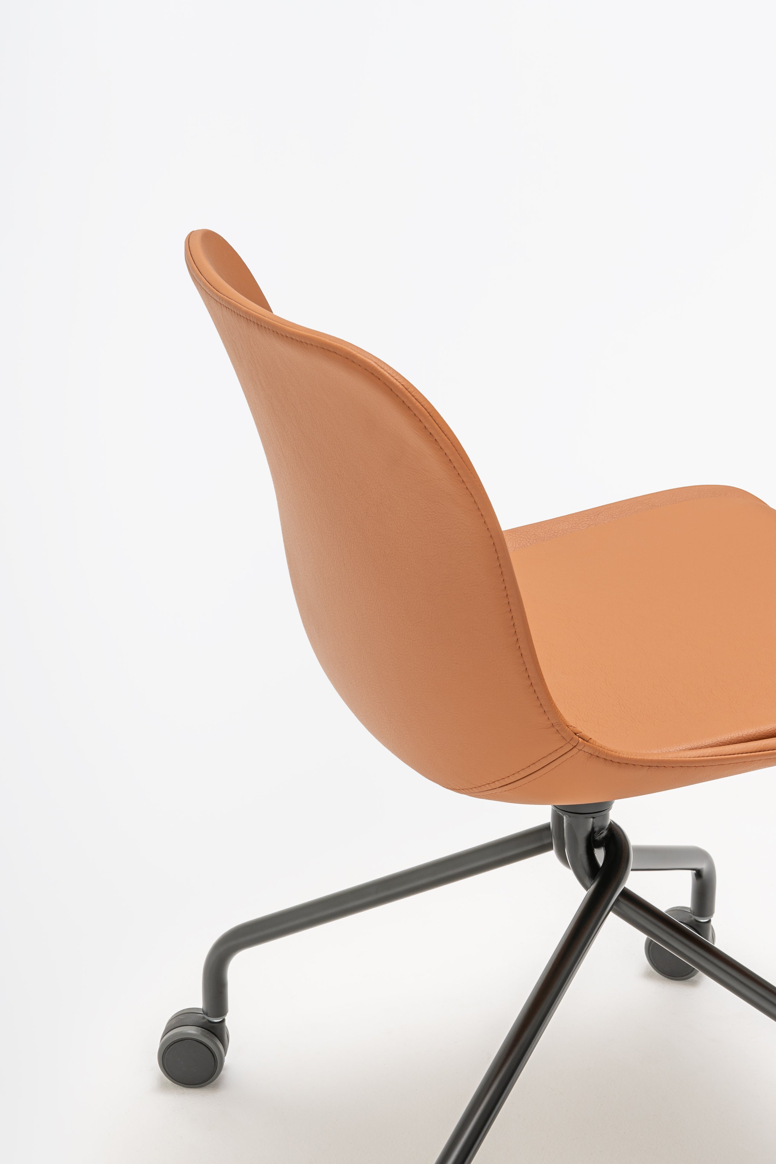 Schwenkstuhl Baltic 2 klassische Metallbasis mit Rädern für eine harte Oberfläche