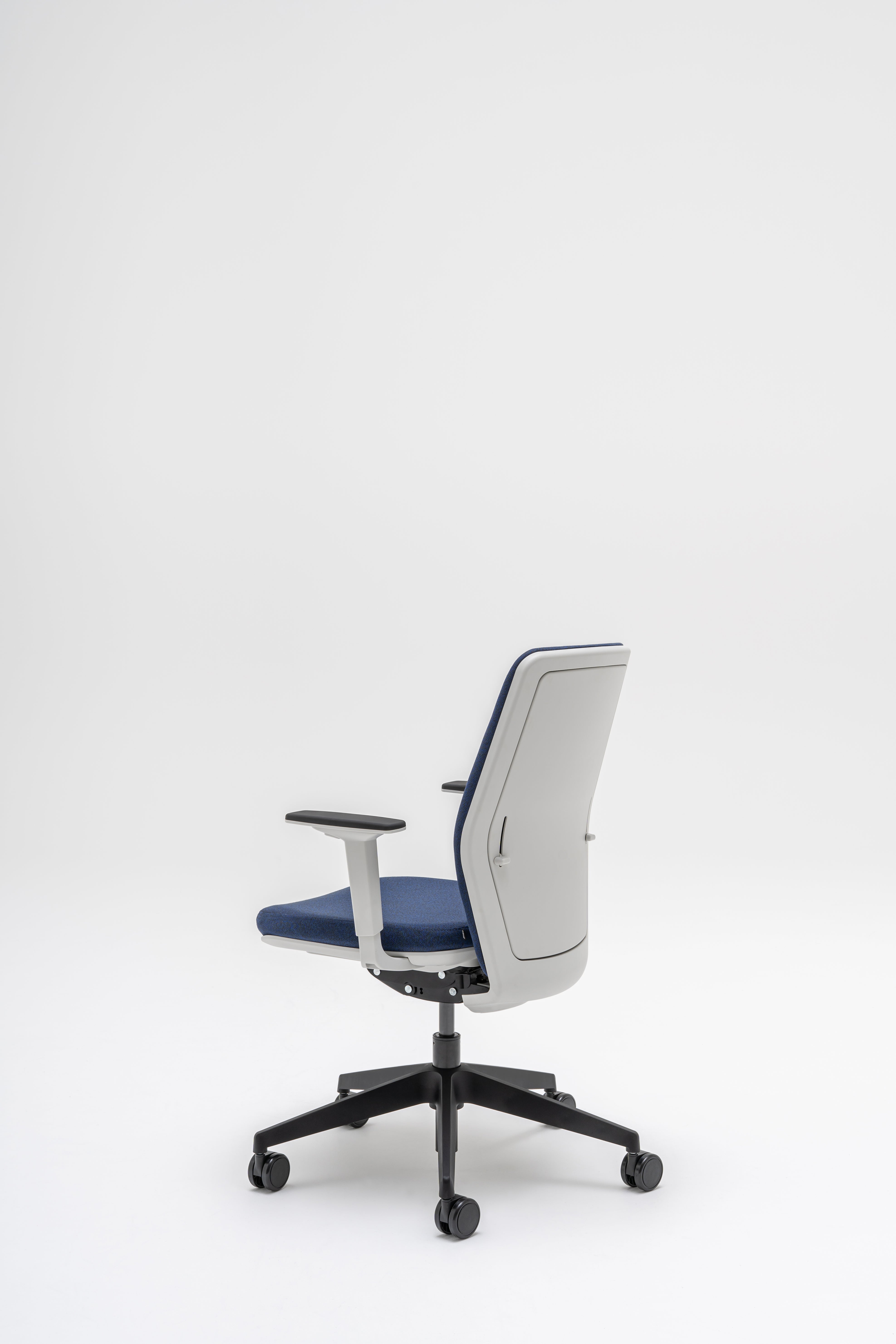 Fauteuil met gestoffeerde rugleuning EVO, verstelbare basis met wielen voor zachte oppervlakken