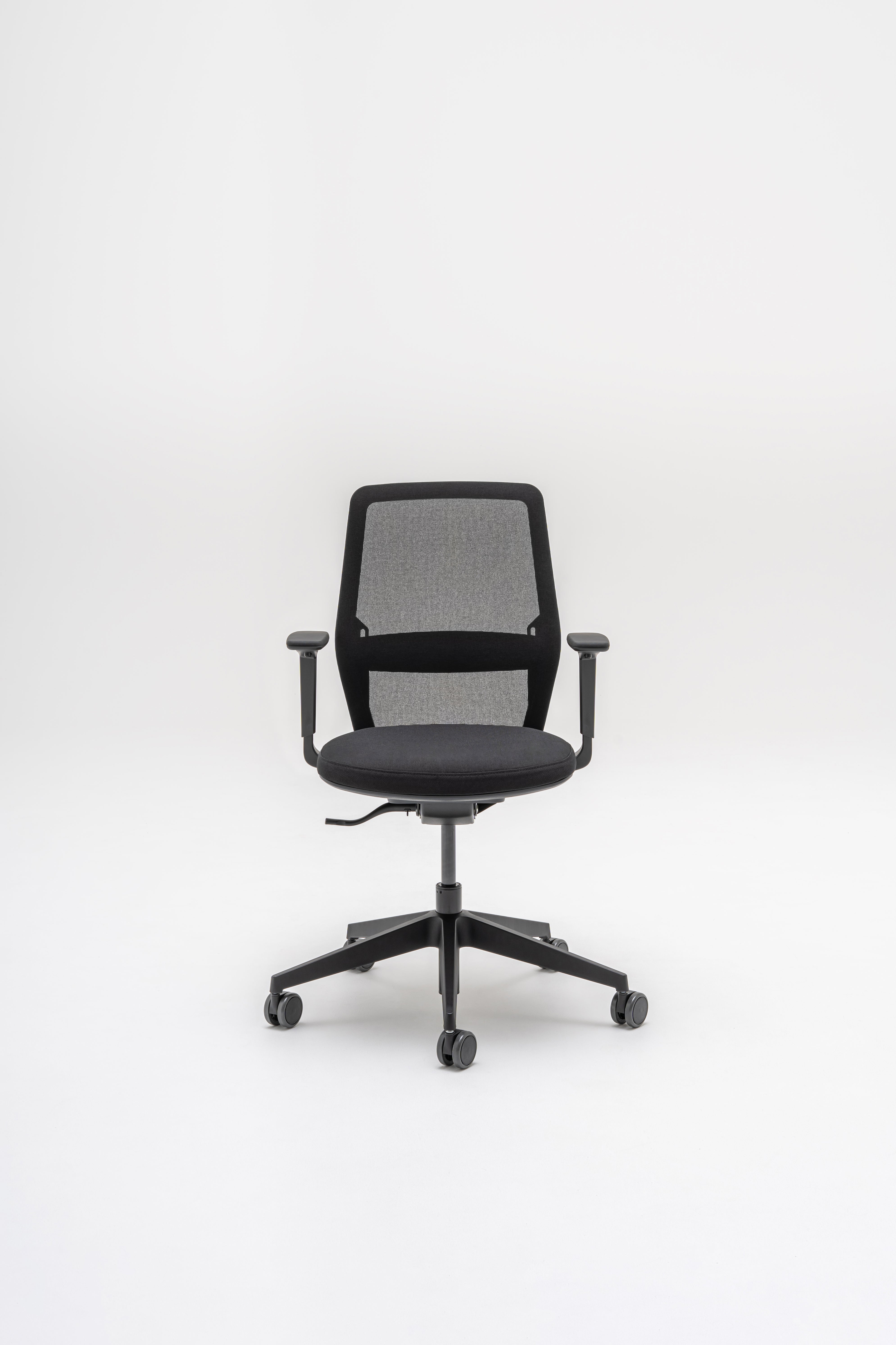Fauteuil met geperforeerde rugleuning EVO, verstelbare basis met wielen voor harde oppervlakken