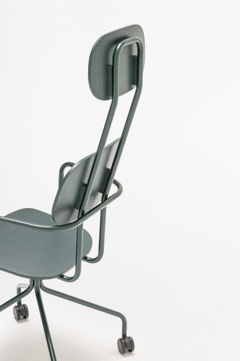 Krzesło z zagłówkiem NEW SCHOOL jasny szary [Milena] MDD    Eye on Design