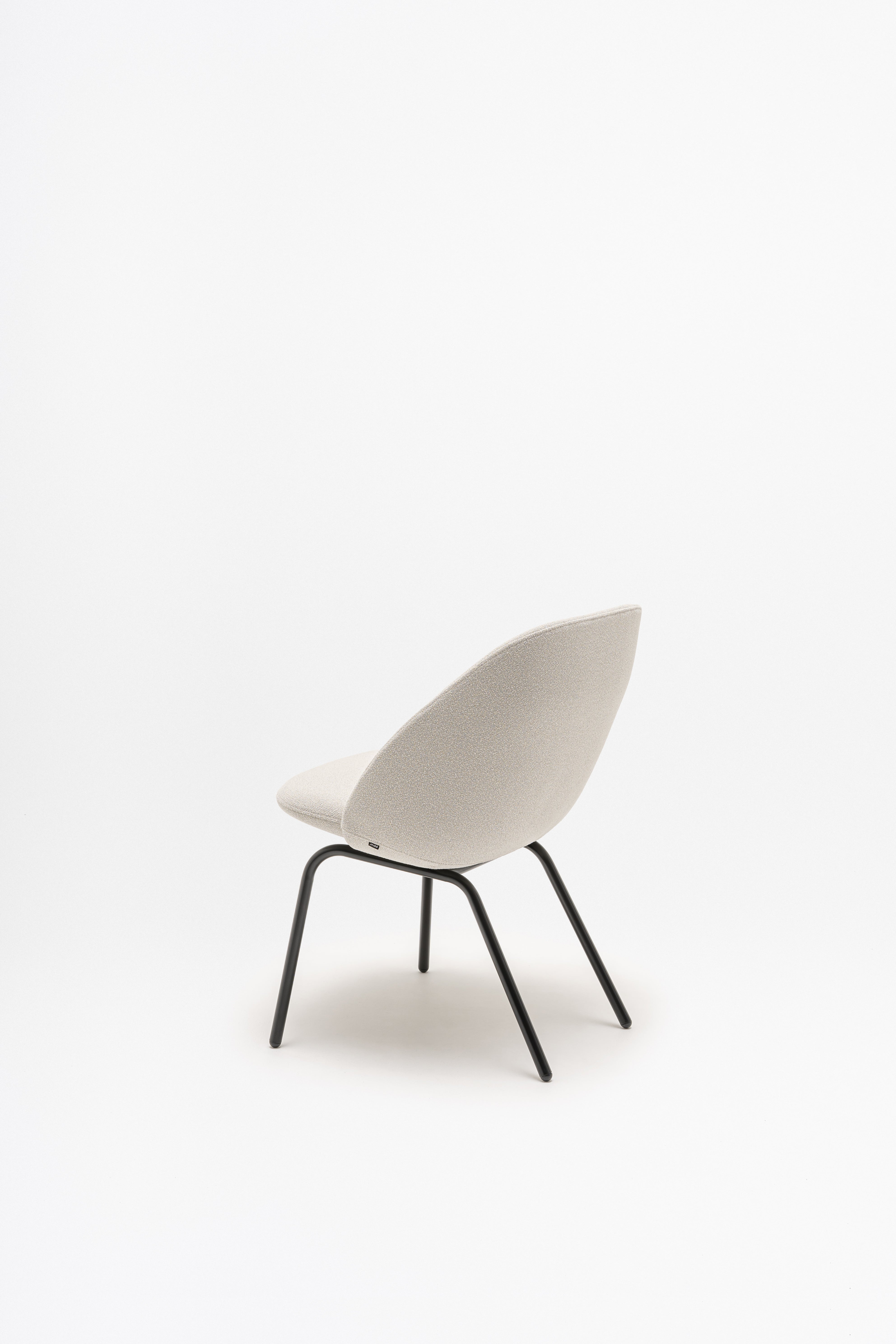 Fotel z niskim oparciem PARALEL podstawa czworonożna