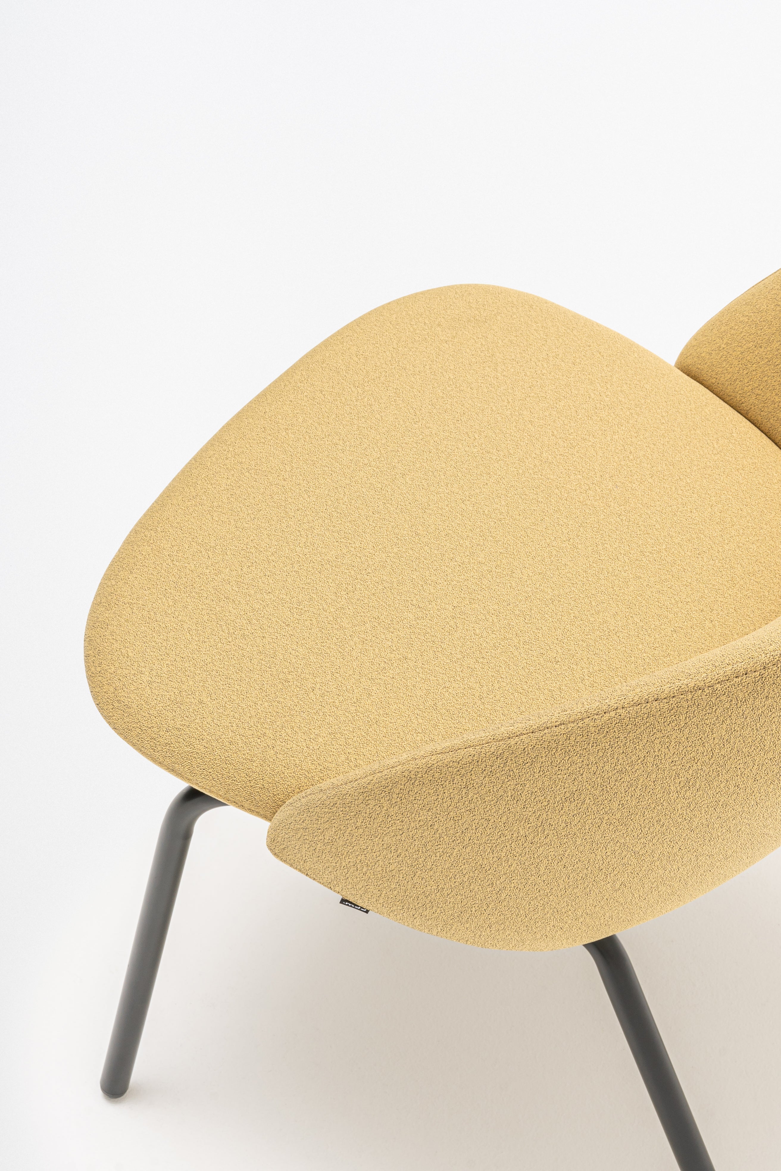 Fotel z niskim oparciem PARALEL podstawa czworonożna