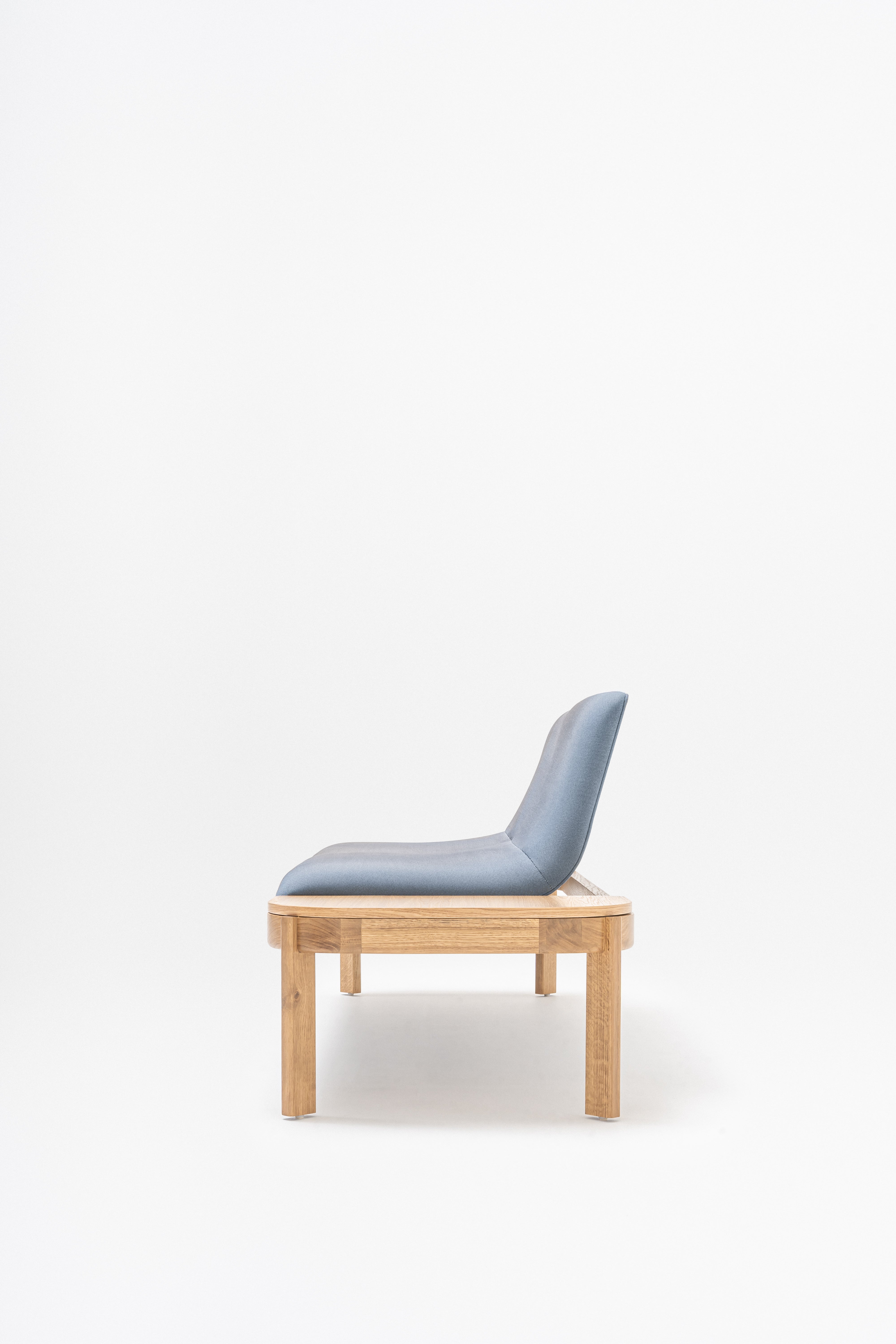 Upholstered bench with ramps of the wooden base