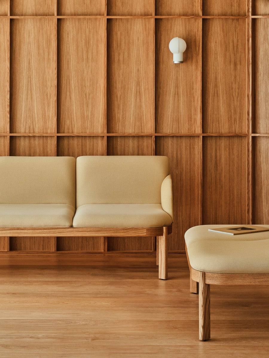 Upholstered bench with ramps of the wooden base