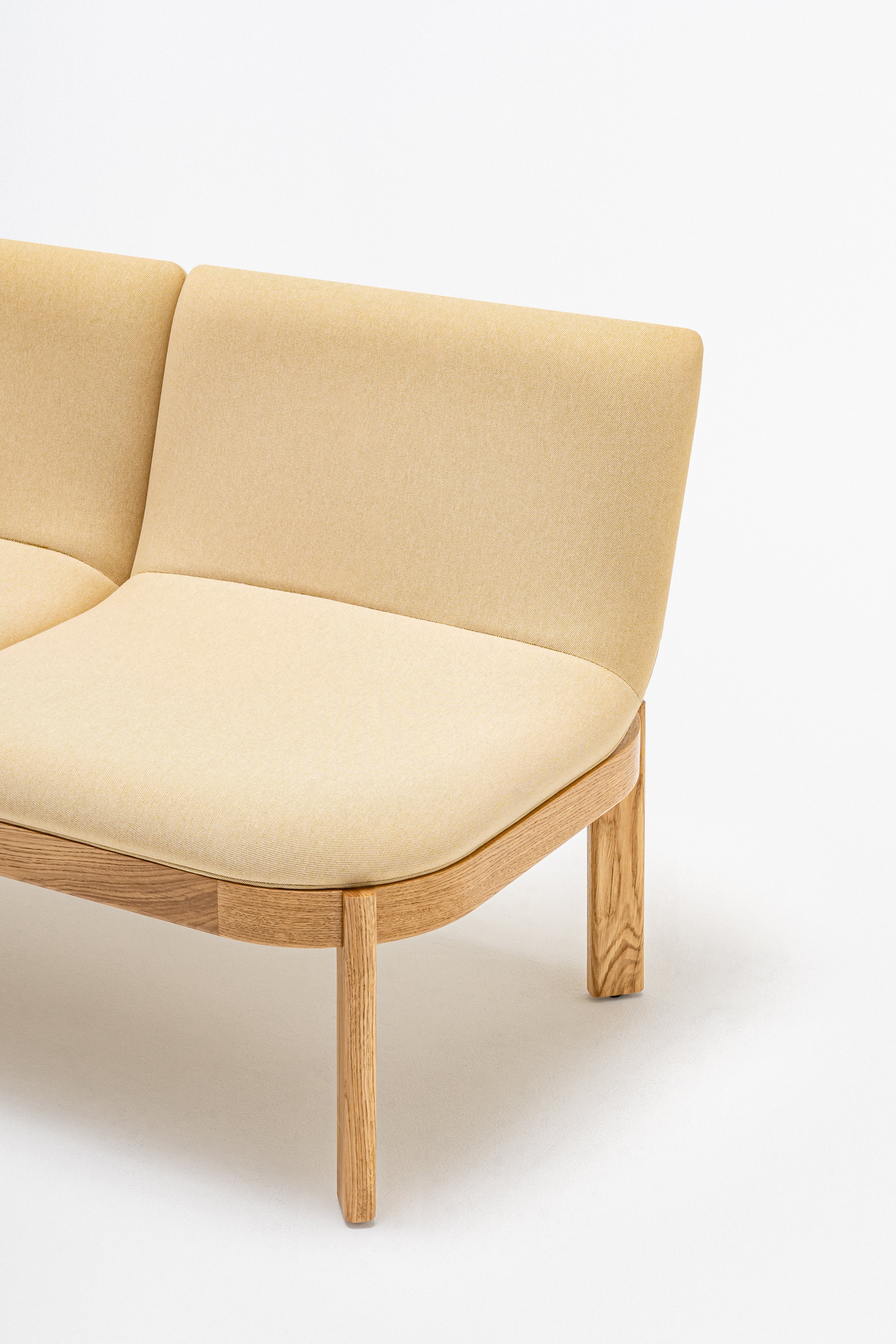 Upholstered bench with ramps of the wooden base