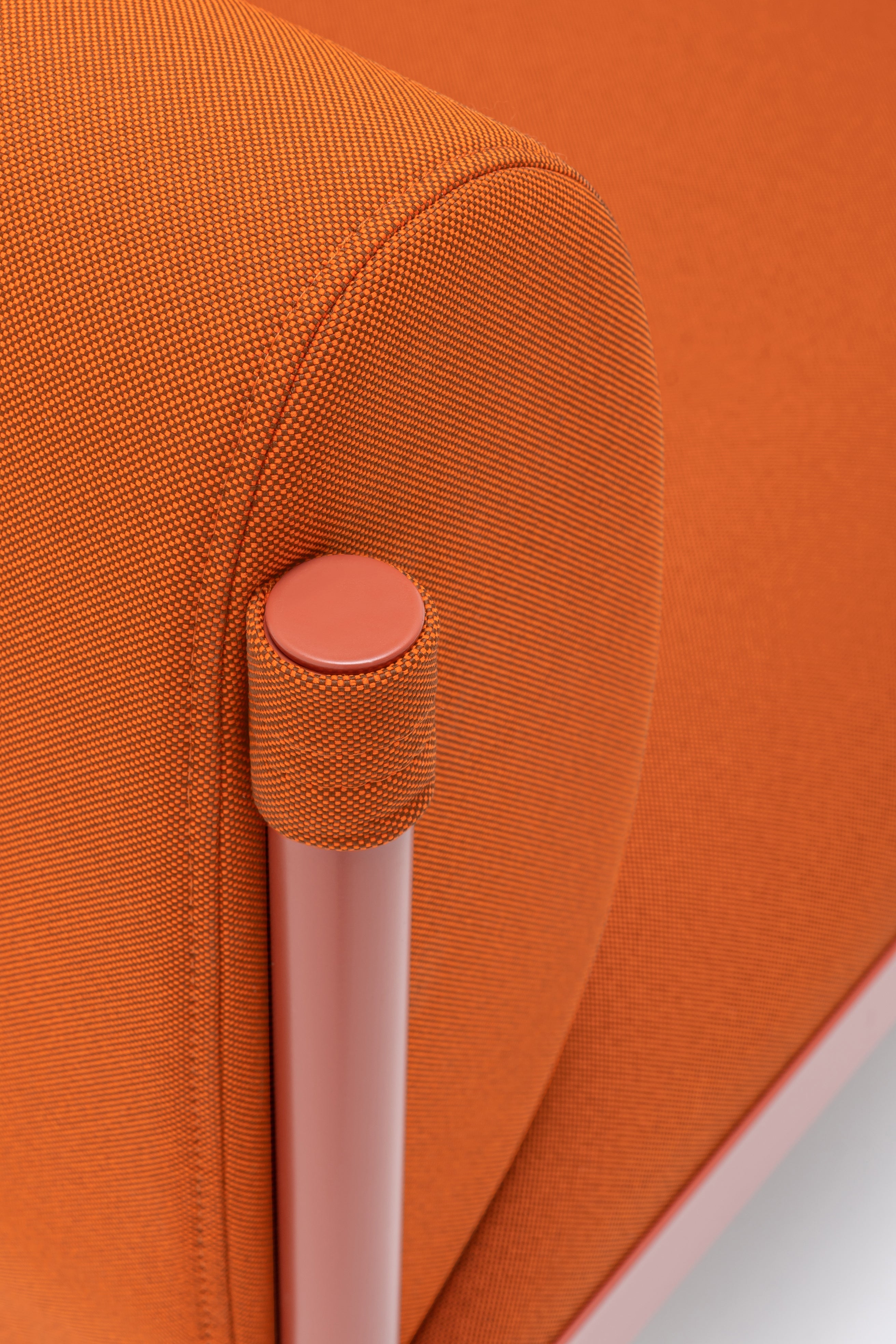 Fotel niski STILT tapicerowany