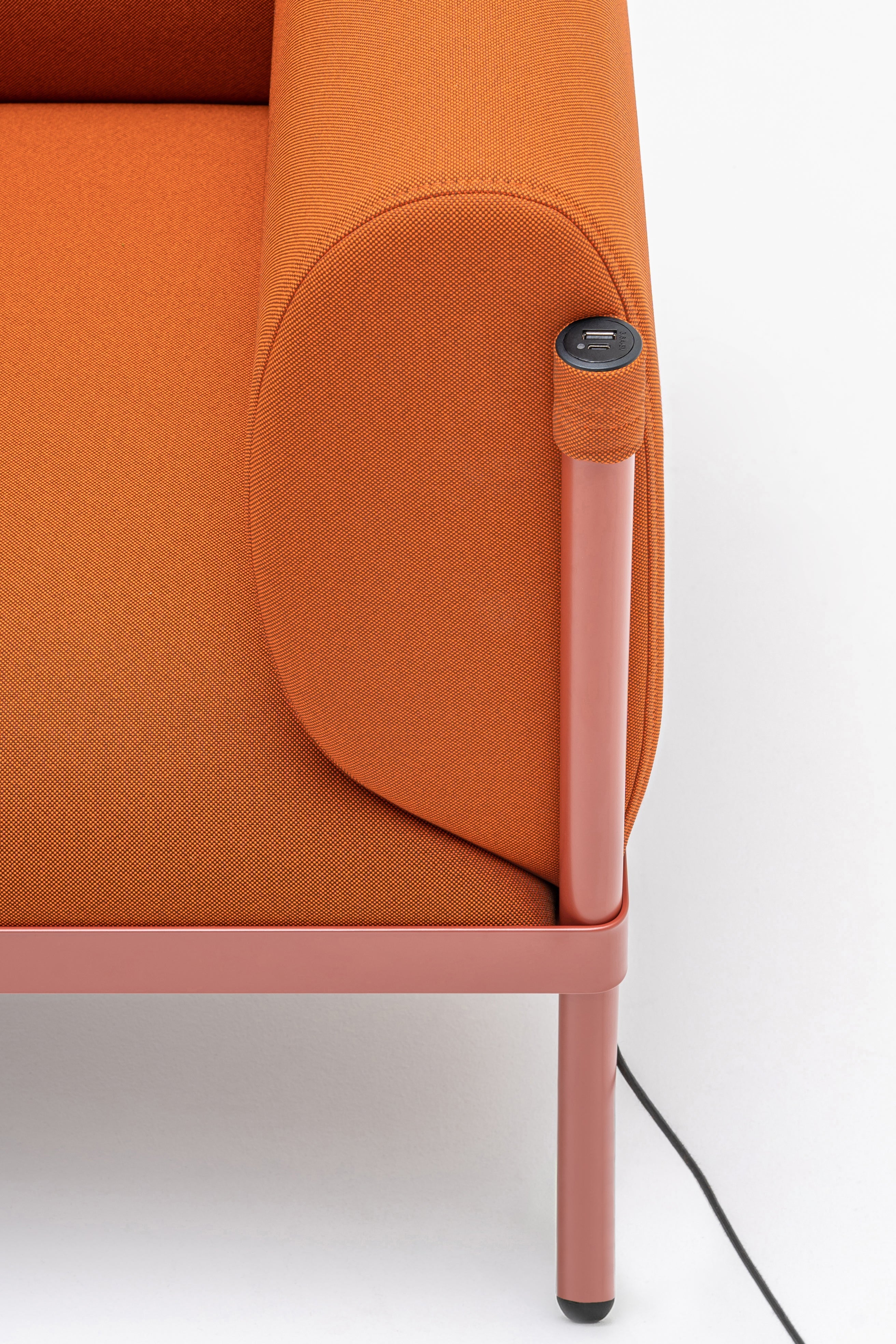 Fotel niski STILT tapicerowany