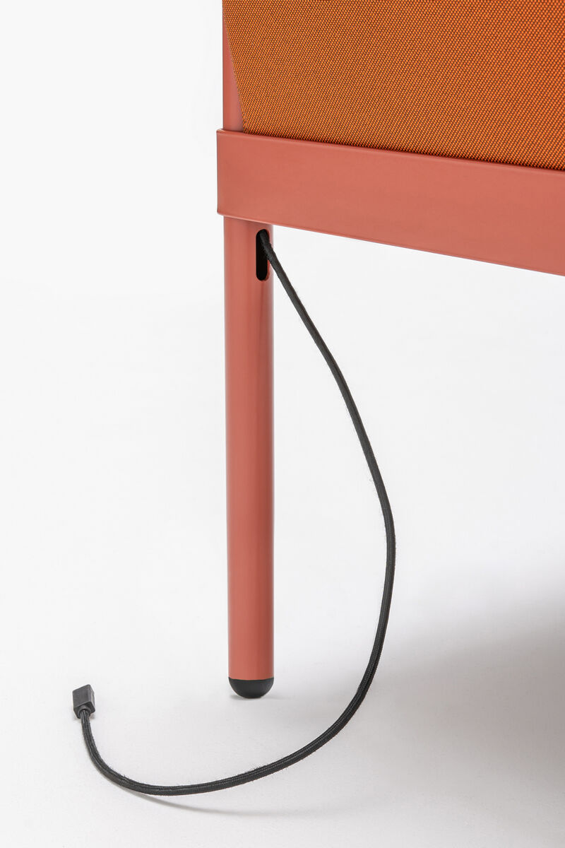 2-Sitzer-Sofa niedrig gepolsterte Stelzen