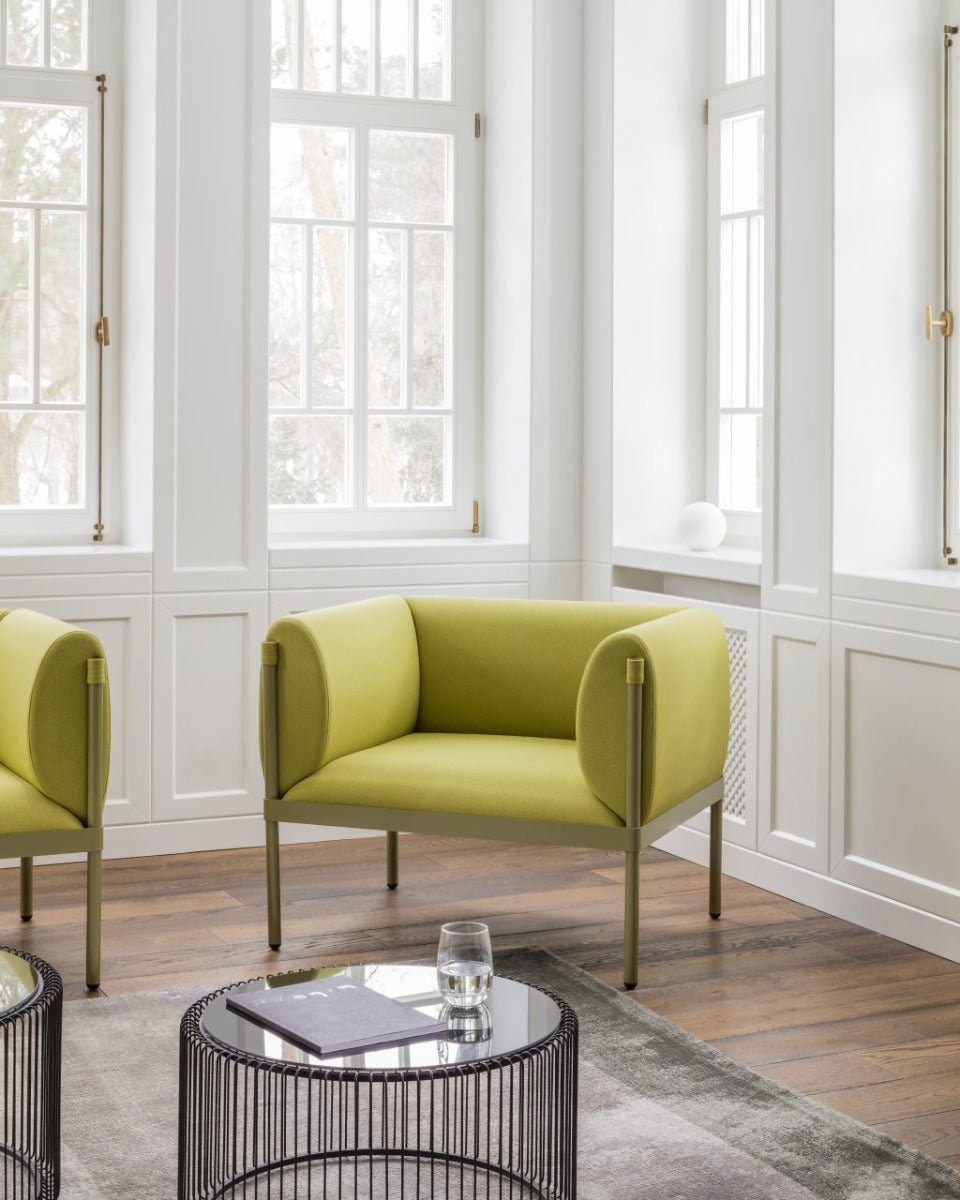 Fotel niski STILT tapicerowany