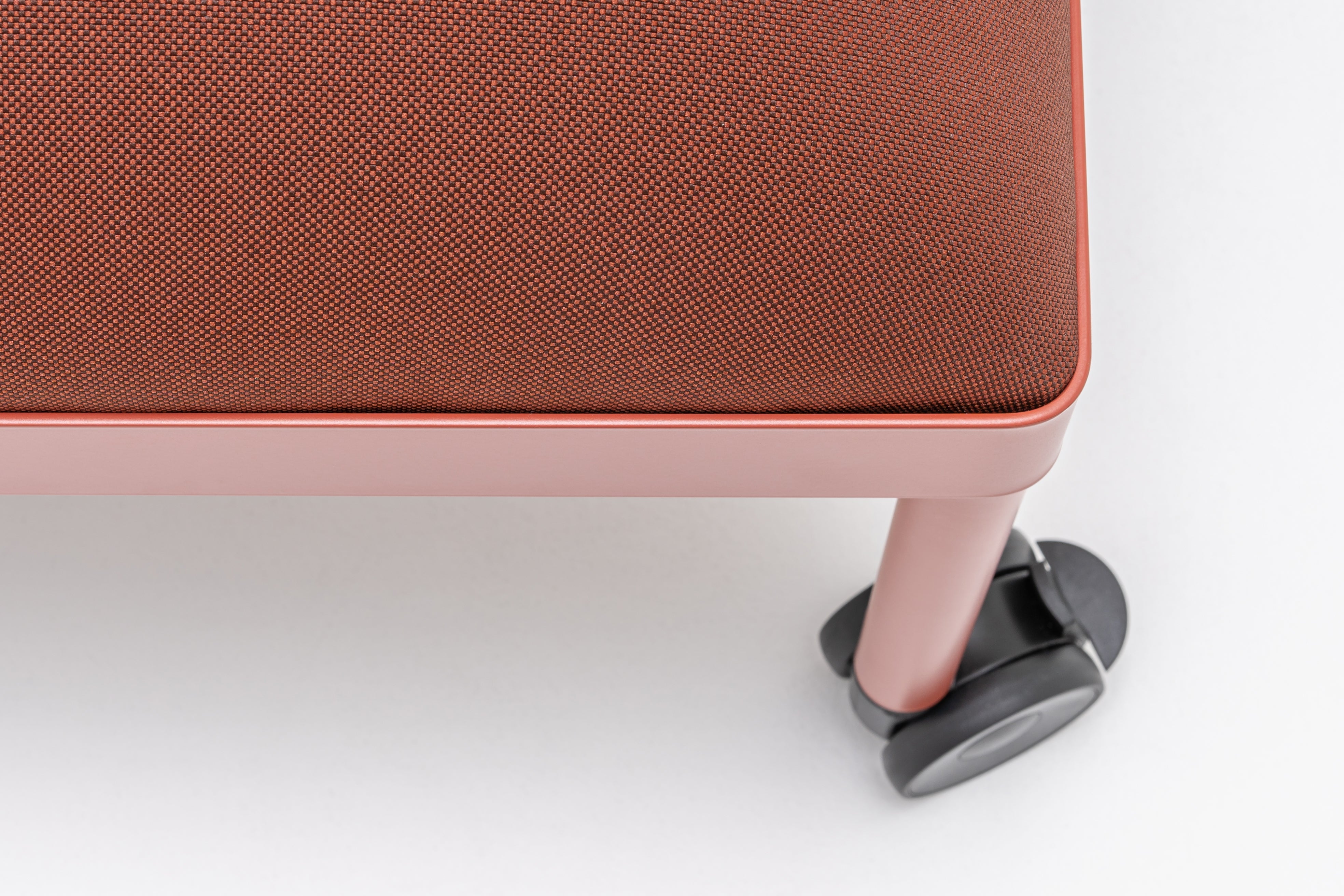 Puf STILT gestoffeerd