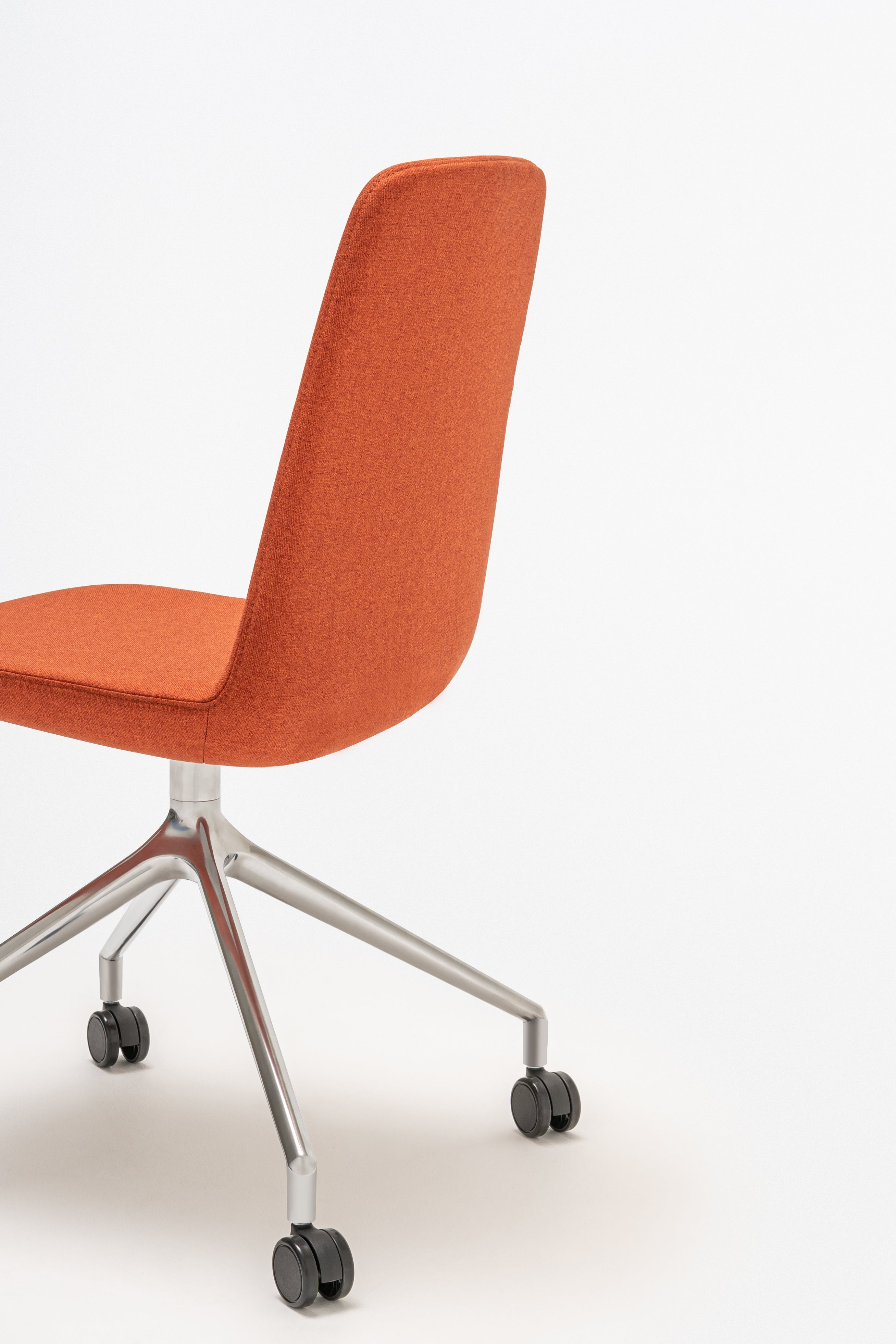 Ulti swivel aluminum chair polished
