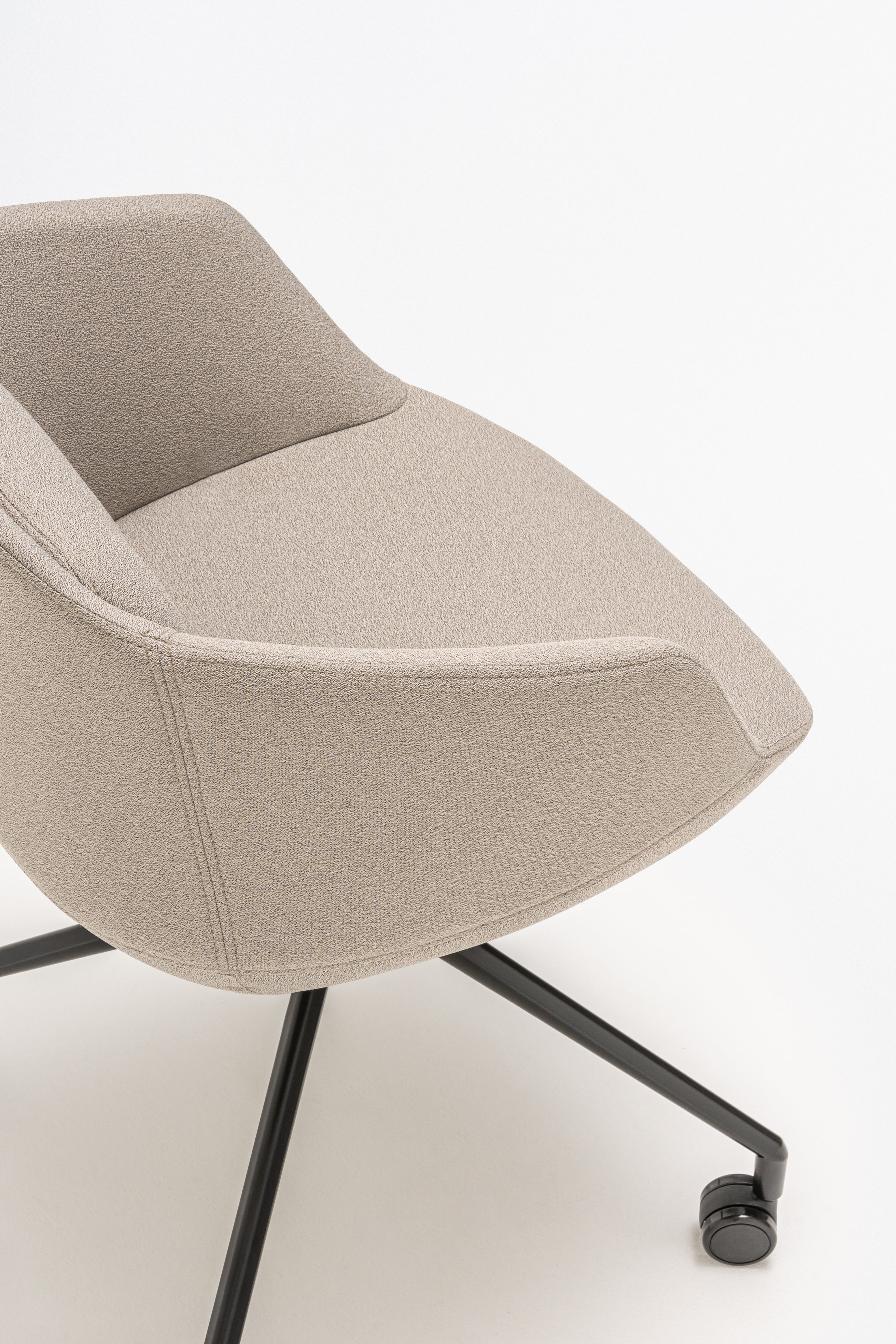 Krzesło biurowe ULTRA podstawa krzyżak z kółkami do powierzchni twardej