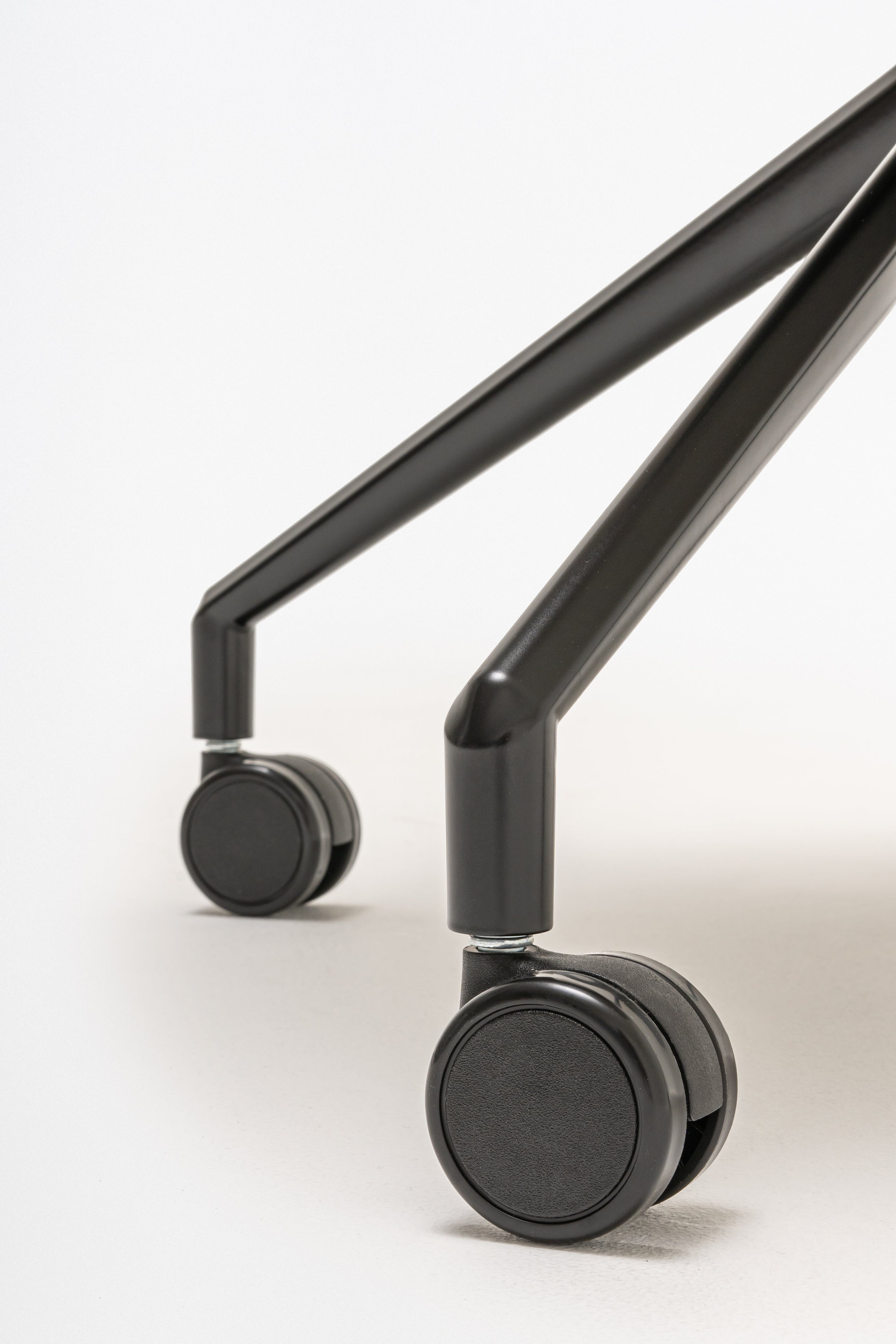 Krzesło biurowe ULTRA podstawa krzyżak z kółkami do powierzchni twardej