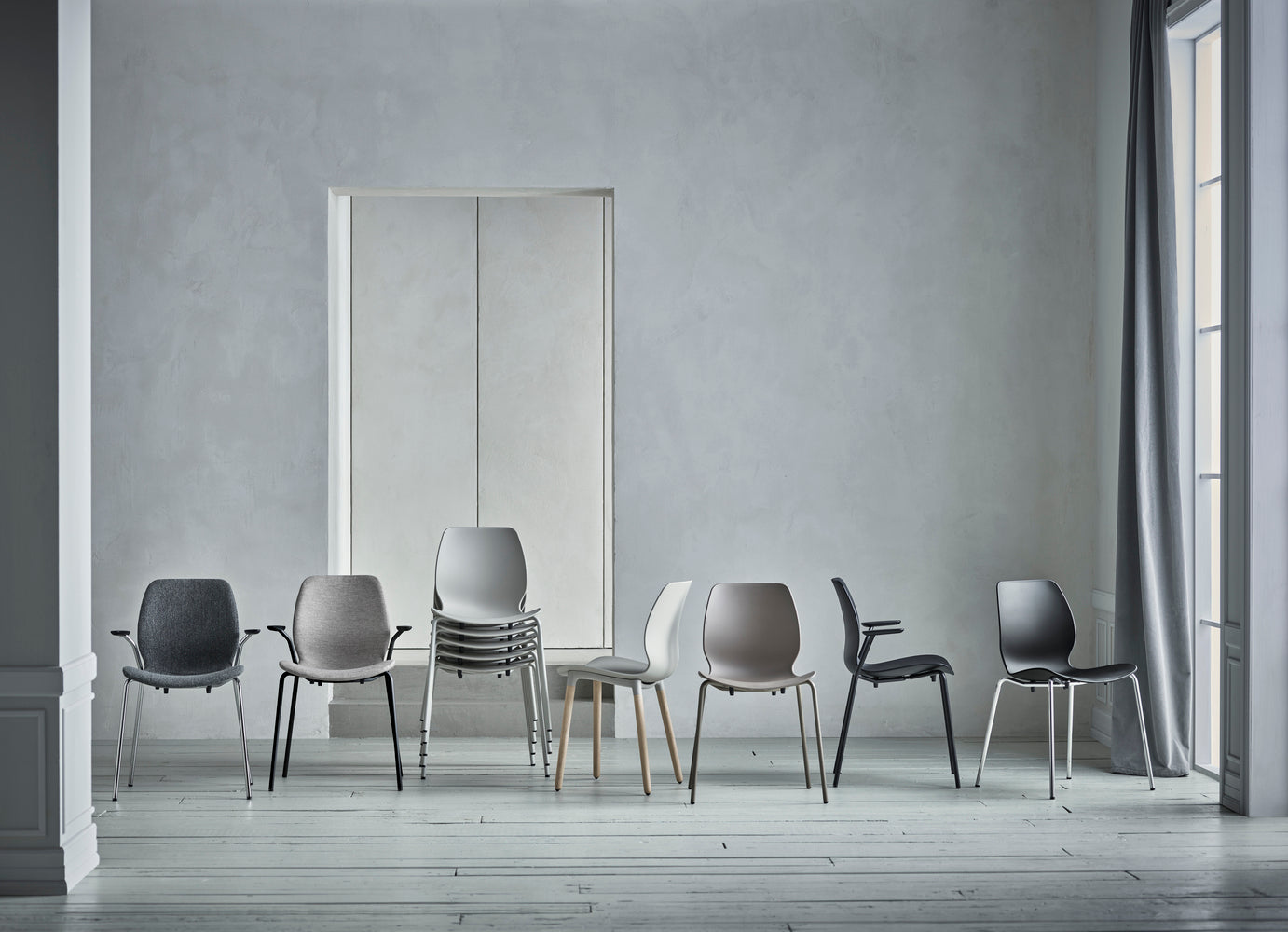 Zwarte SEED stoel met gebleekte basis