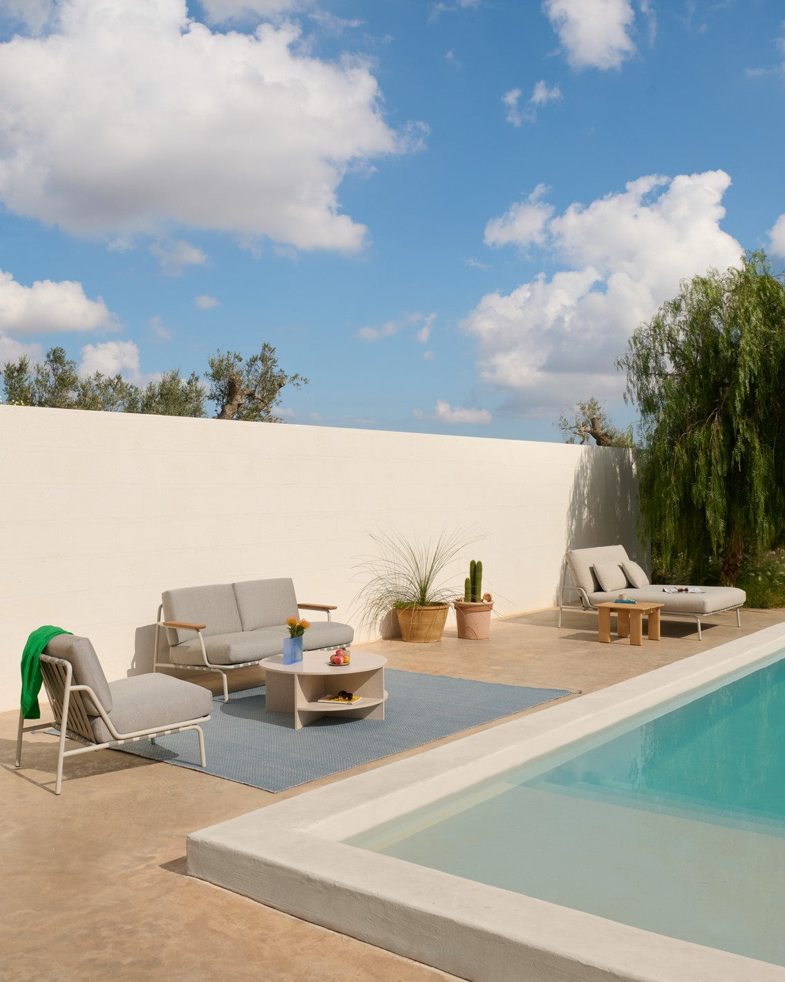 Outdoor 2-Seater Sofa with Armrests SETTLE Light Gray with Gray Base [Amelia]