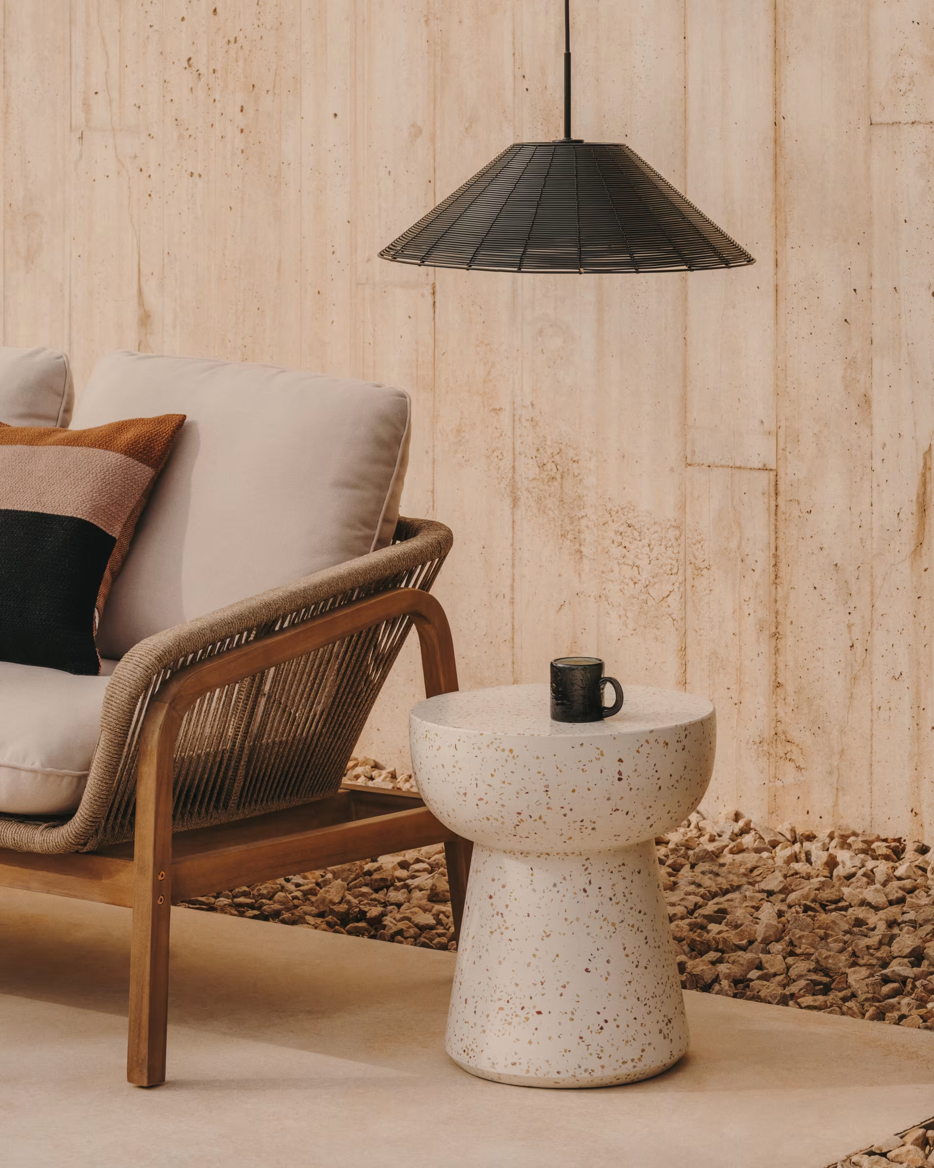 Klosz lampy wiszącej SARANELLA czarny La Forma    Eye on Design