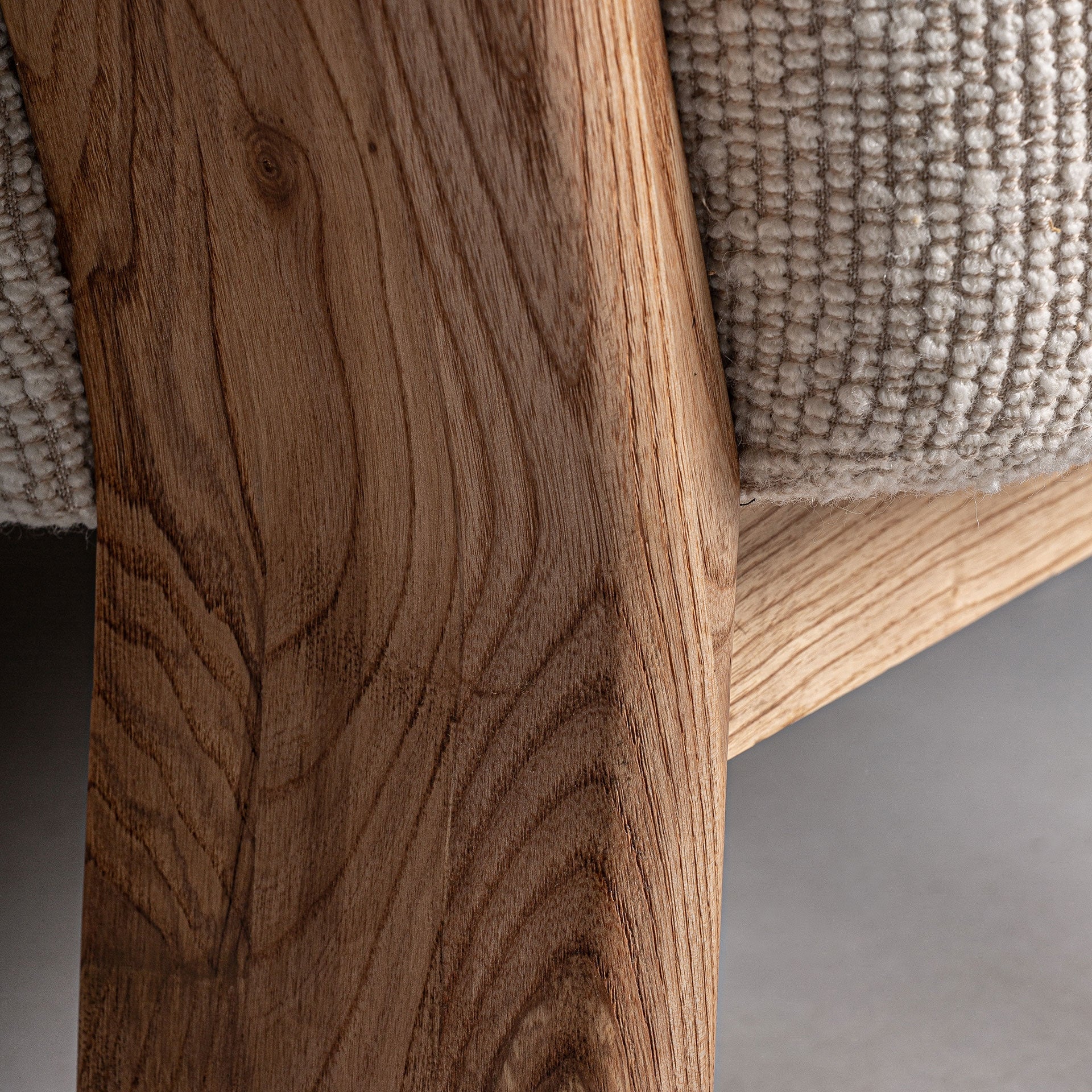Sofa NARA beige mit Eichenbasis