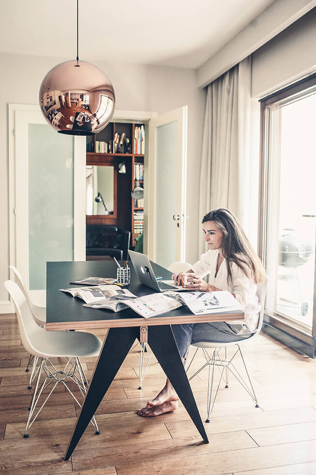 ST CALIPERS black table