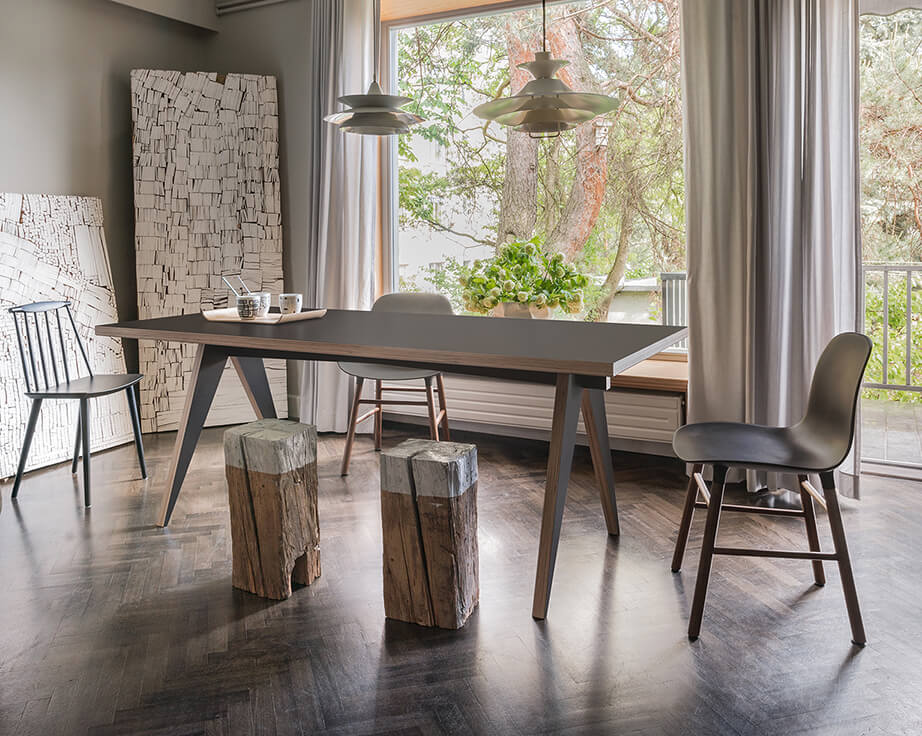 ST CALIPERS black table