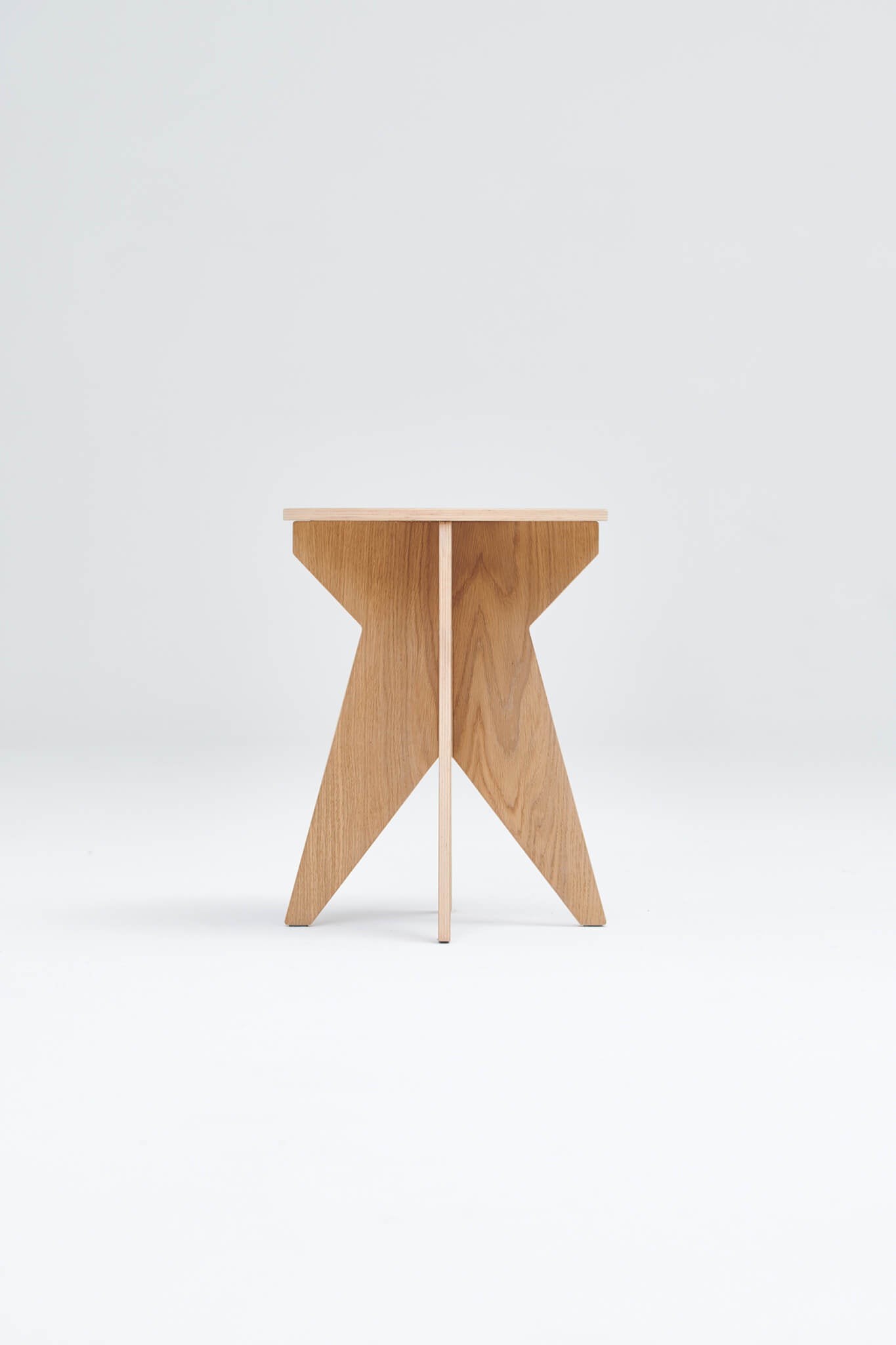 Stołek ST STOOL fornir dębowy – drewno dębowe