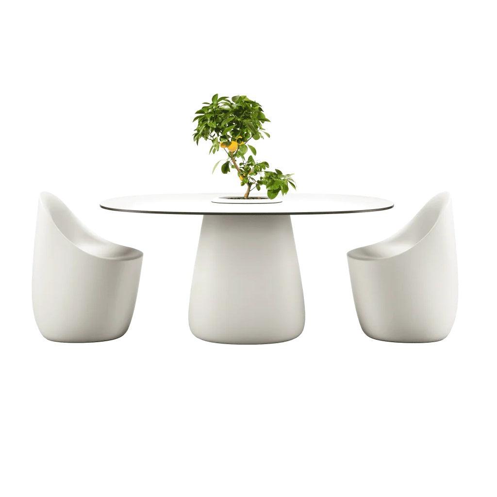 Stół ogrodowy z pojemnikiem COBBLE biały z czarnym wykończeniem Qeeboo    Eye on Design