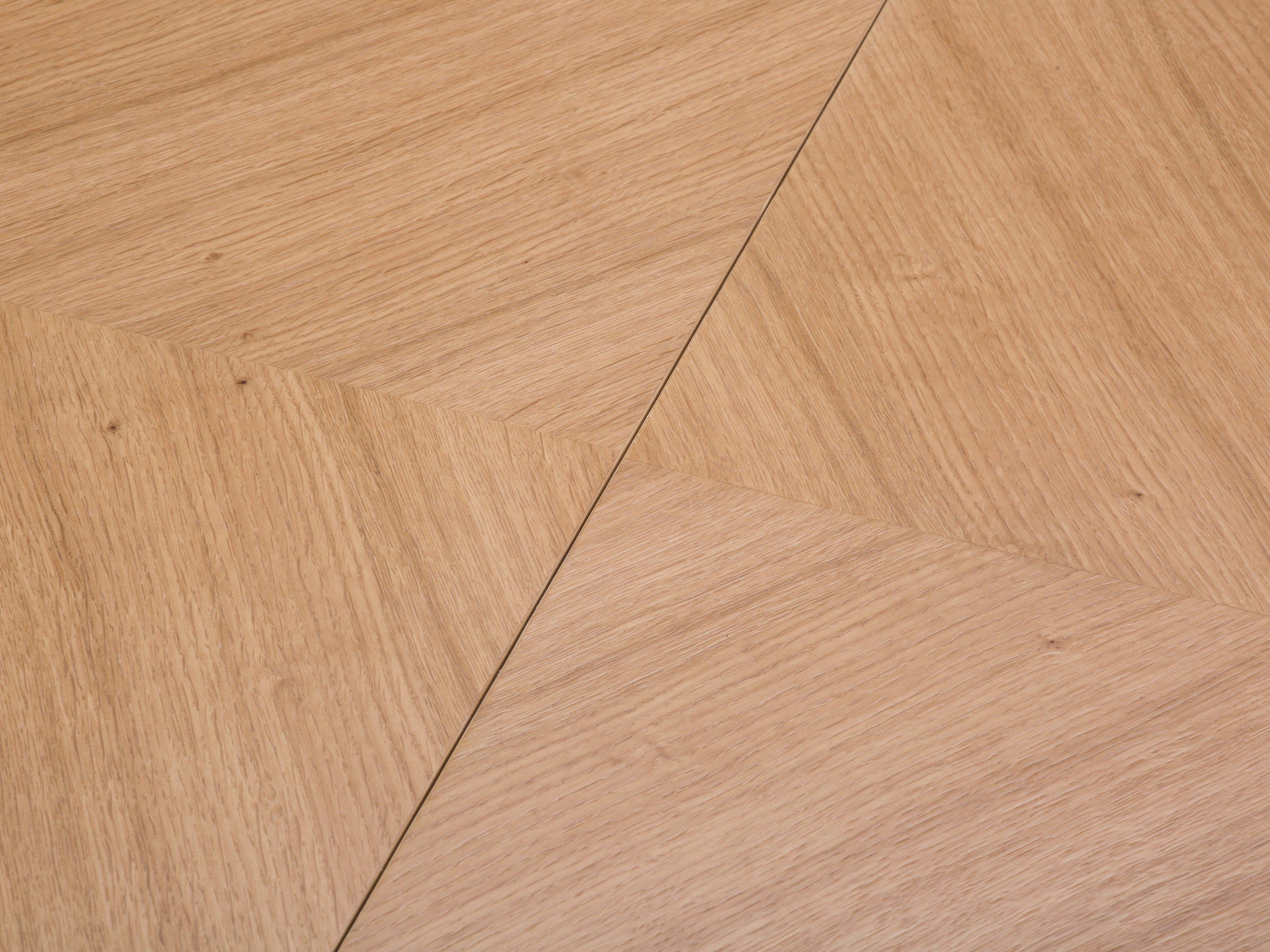 Stół rozkładany z drewna dębowego MAGNUS z czarną podstawą Windsor & Co    Eye on Design