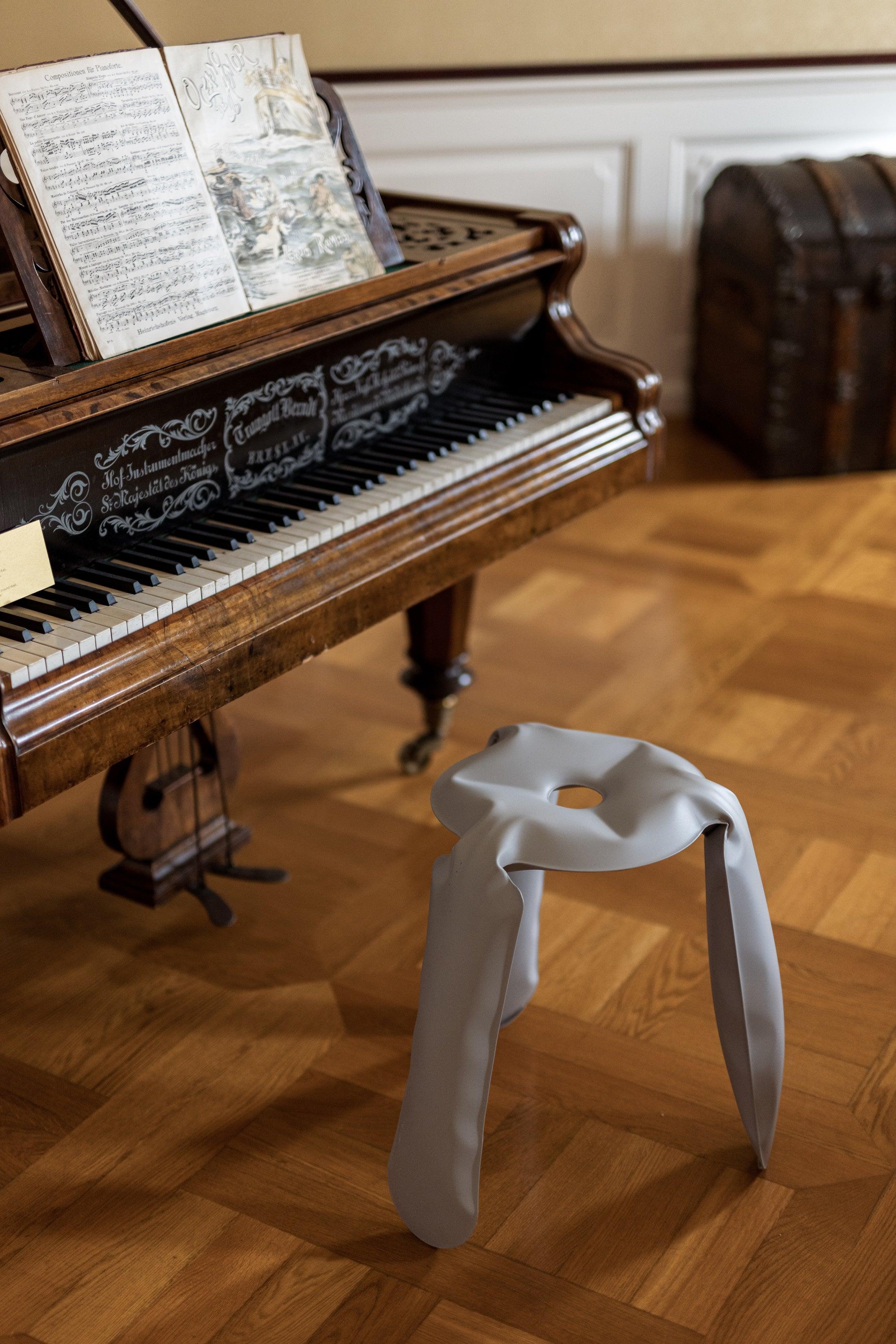 Stołek PLOPP szary mat Zieta Studio    Eye on Design