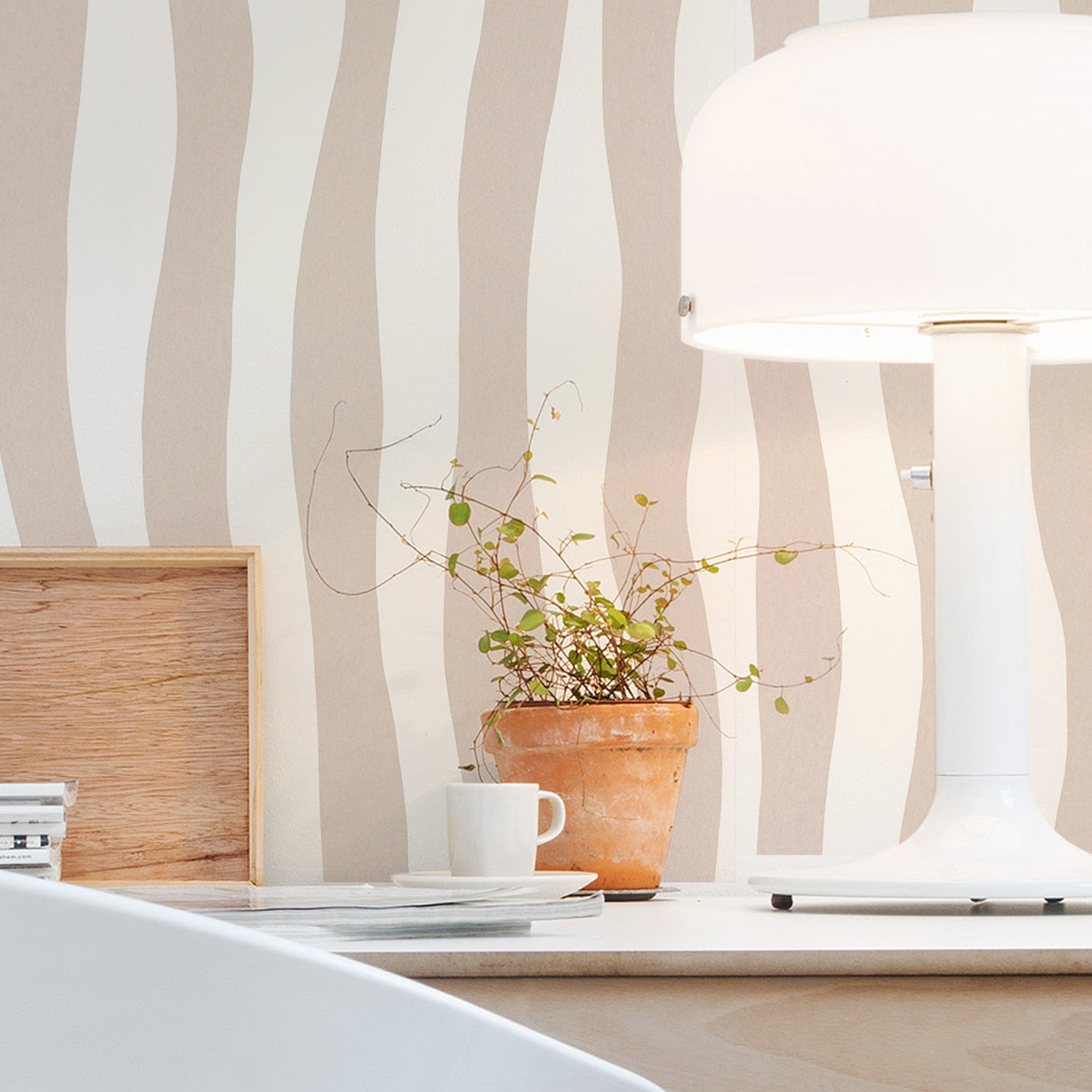 Structuurtapijt met abstract patroon in golvende strepen SUNDAE - BEIGE POUDRE poederbeige