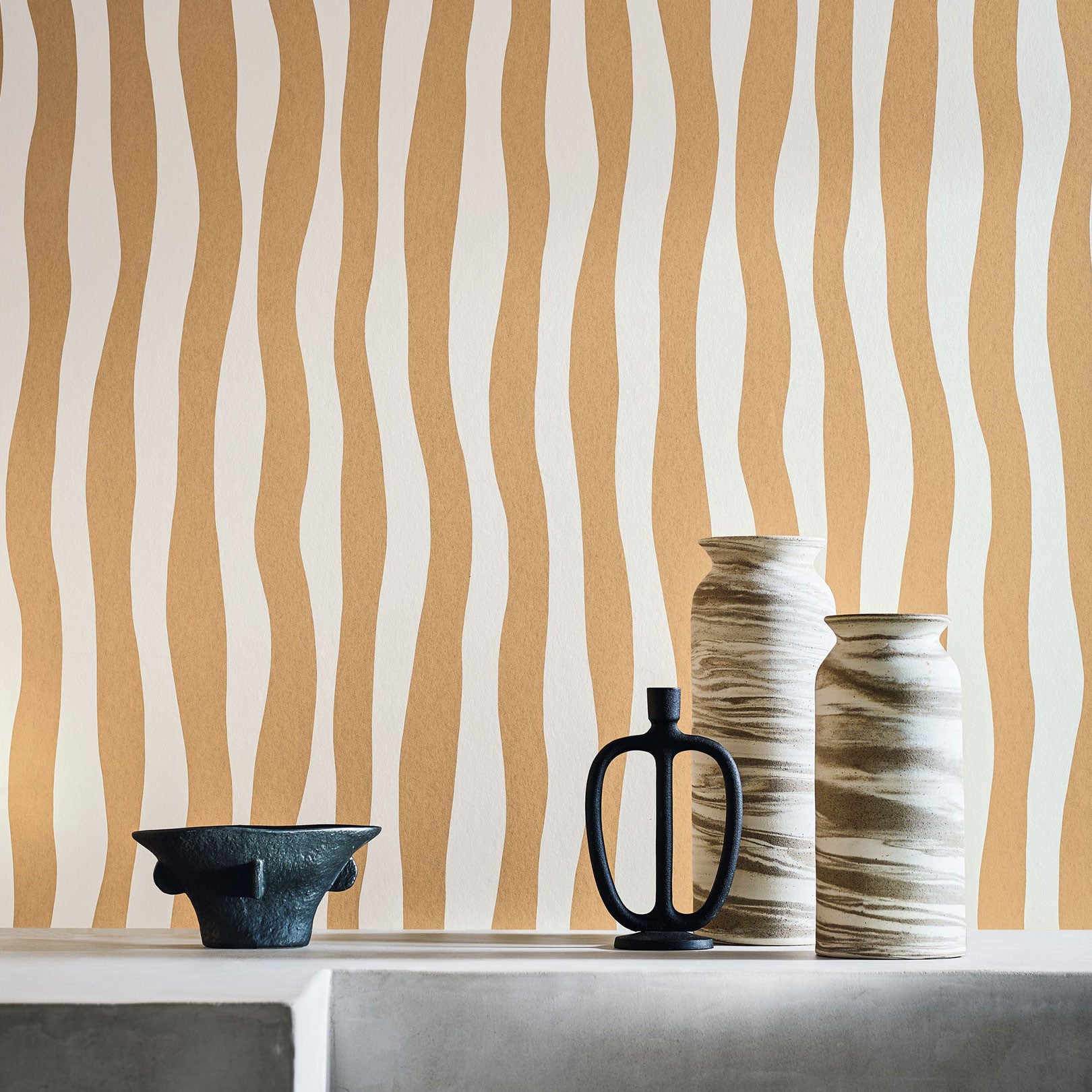 Structuurtapijt met abstract patroon in golvende strepen SUNDAE - MIEL honing