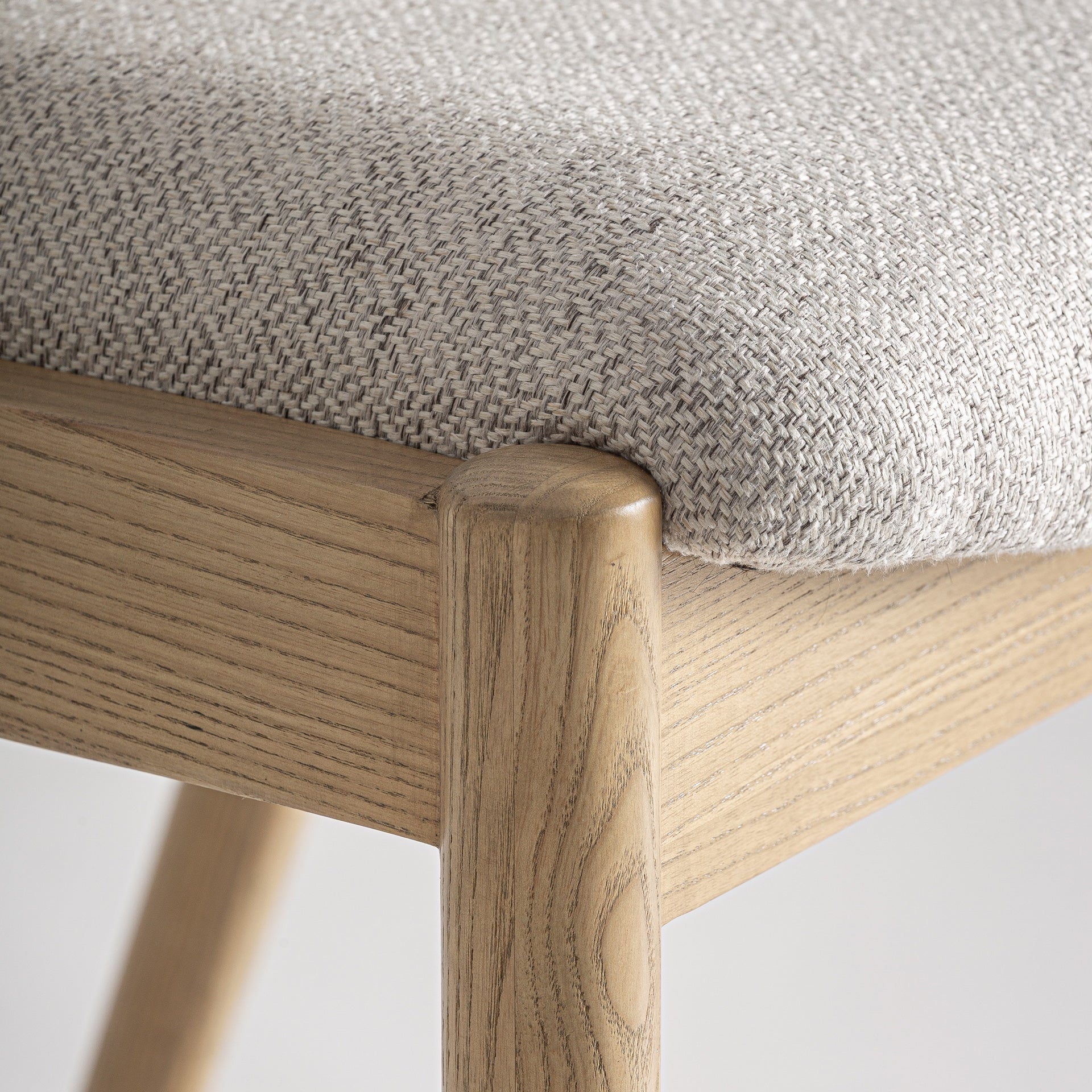 Barhocker NAMUR beige mit Eschenbasis