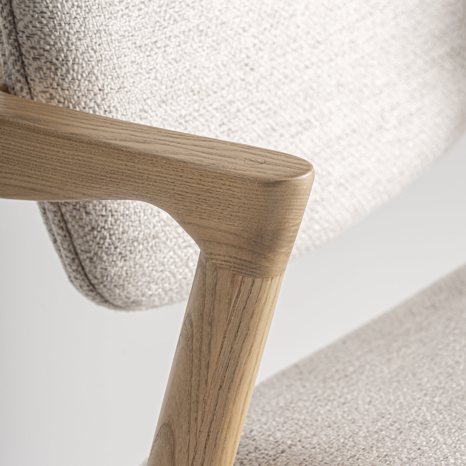 Barhocker NAMUR beige mit Eschenbasis