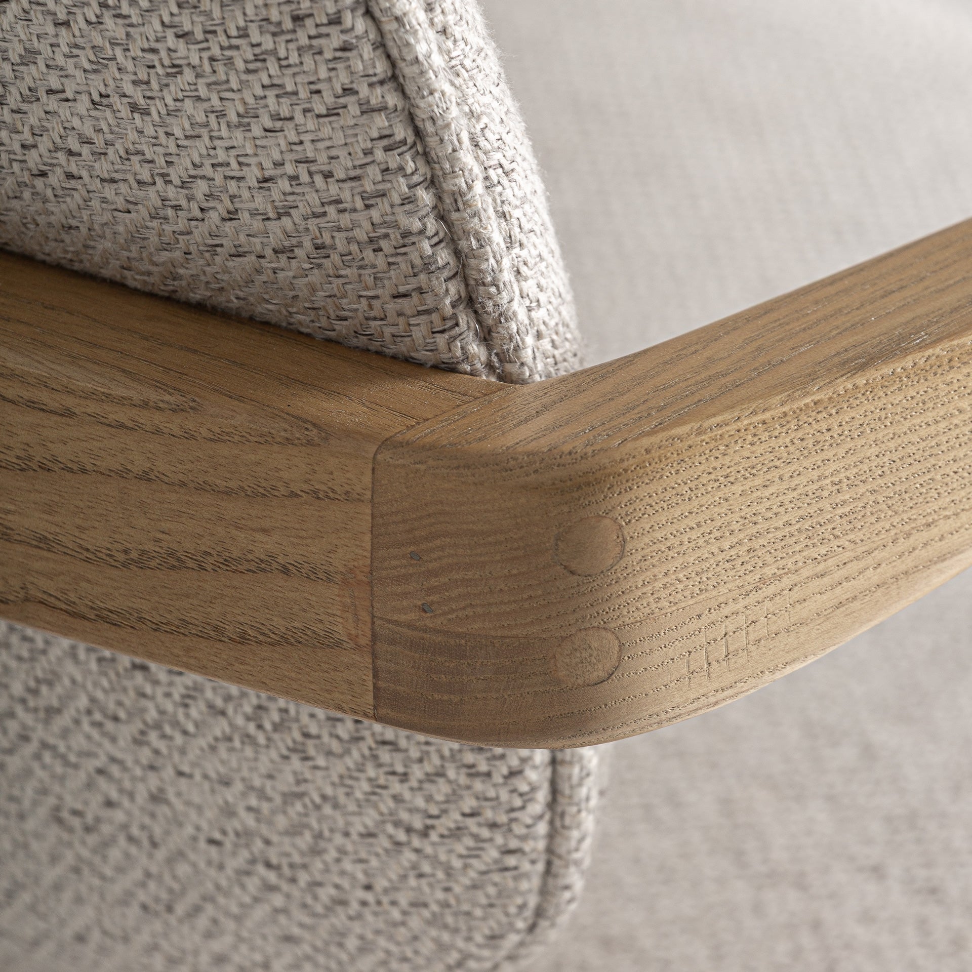 Barhocker NAMUR beige mit Eschenbasis