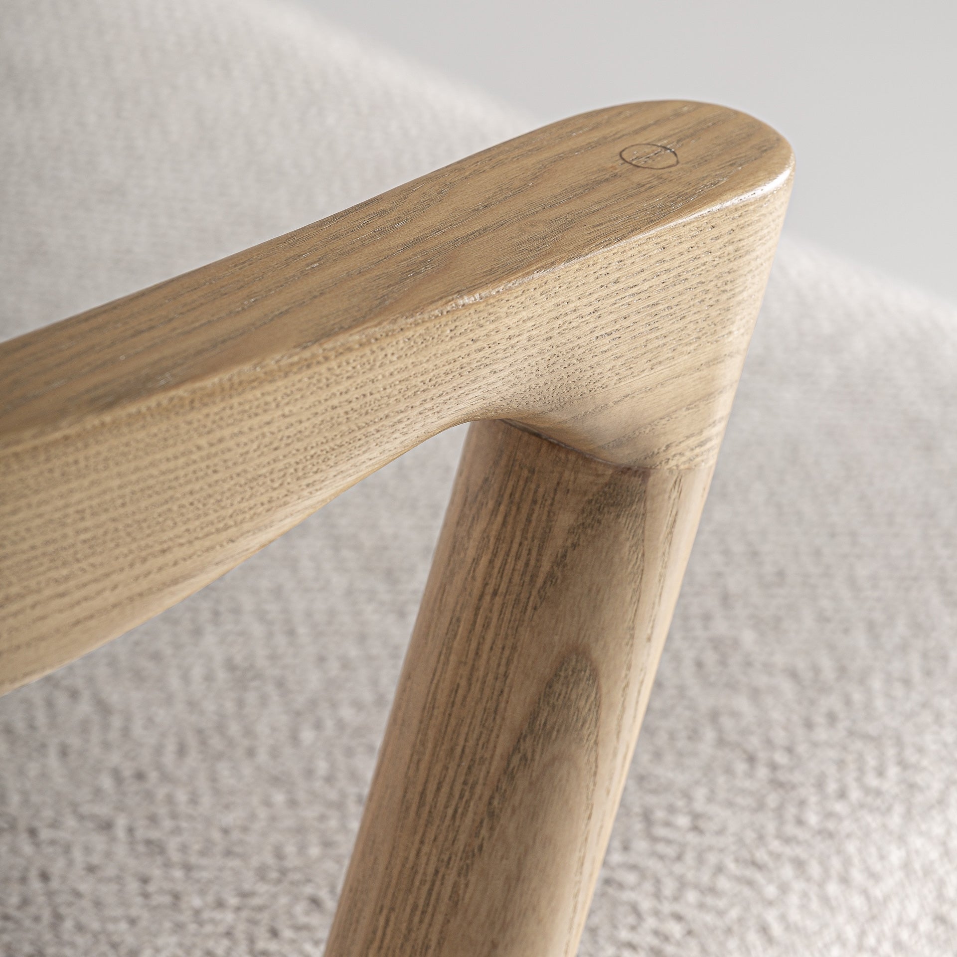 Barhocker NAMUR beige mit Eschenbasis