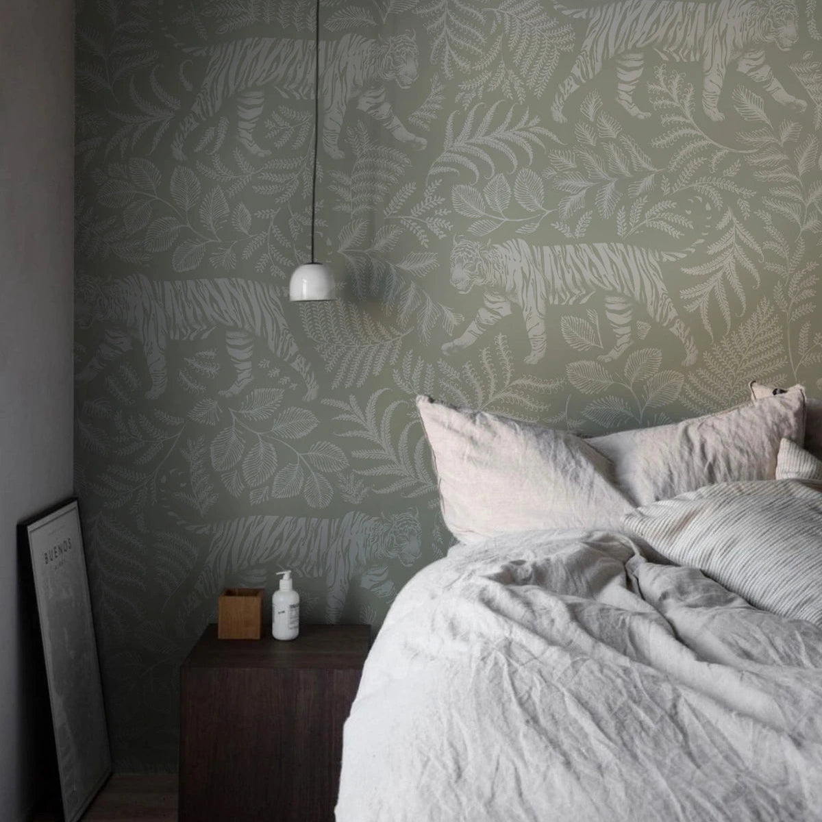 Behang met dierenmotief CAMOUFLAGED TIGER LICHTGROEN