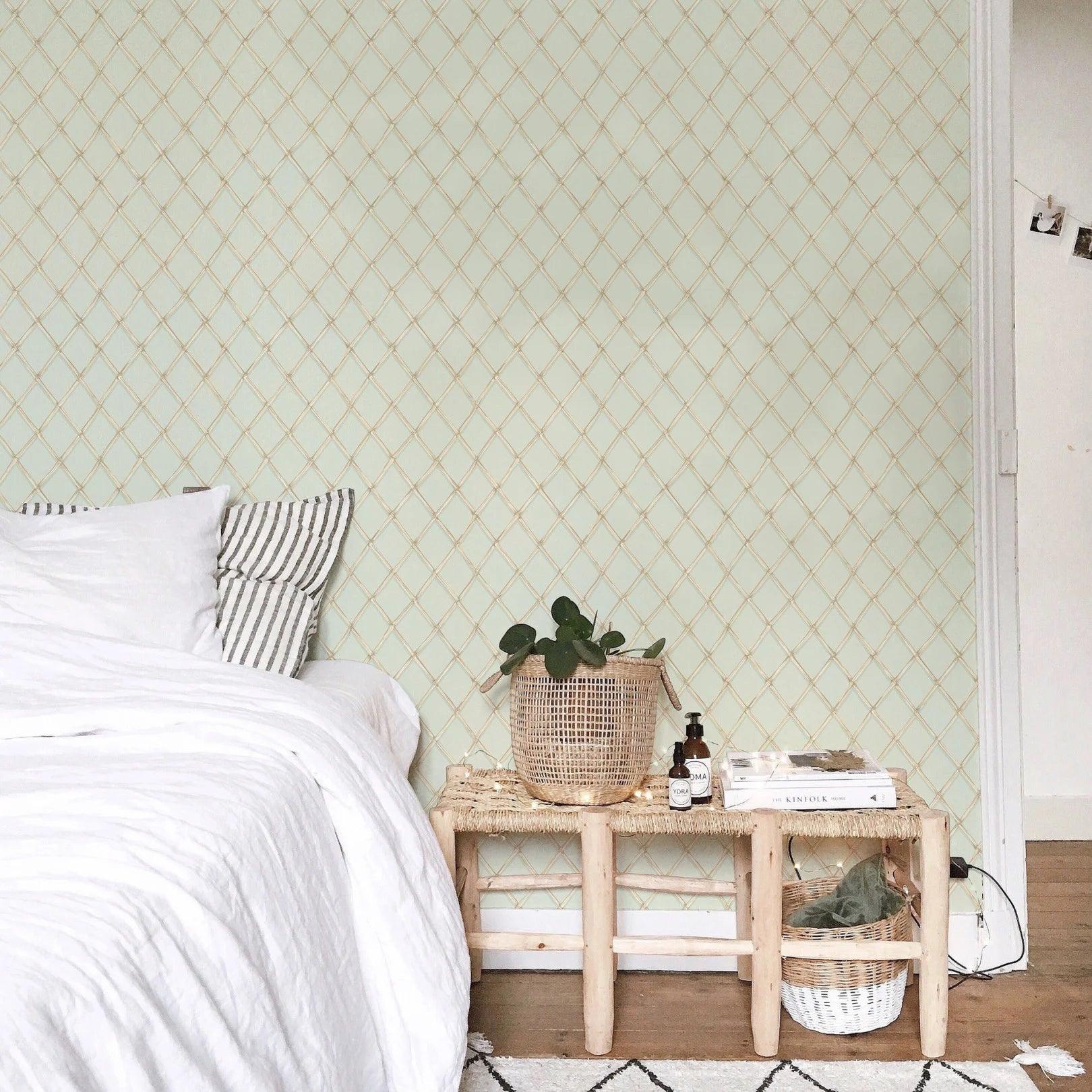 Tapeta z geometrycznym wzorem w kratę FOLIE - Bagatelle biały na ścianę – Cole & Son