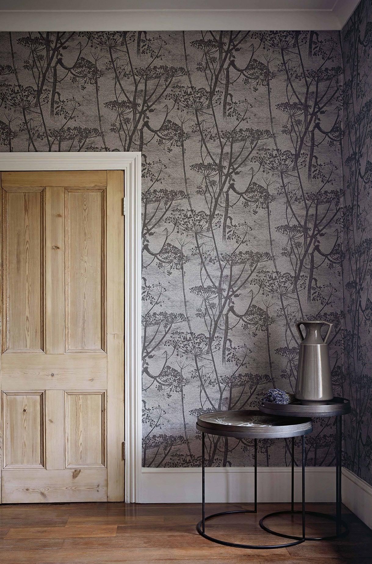 Wallpaper with a plant motif of cow parsley ICONS - Gray