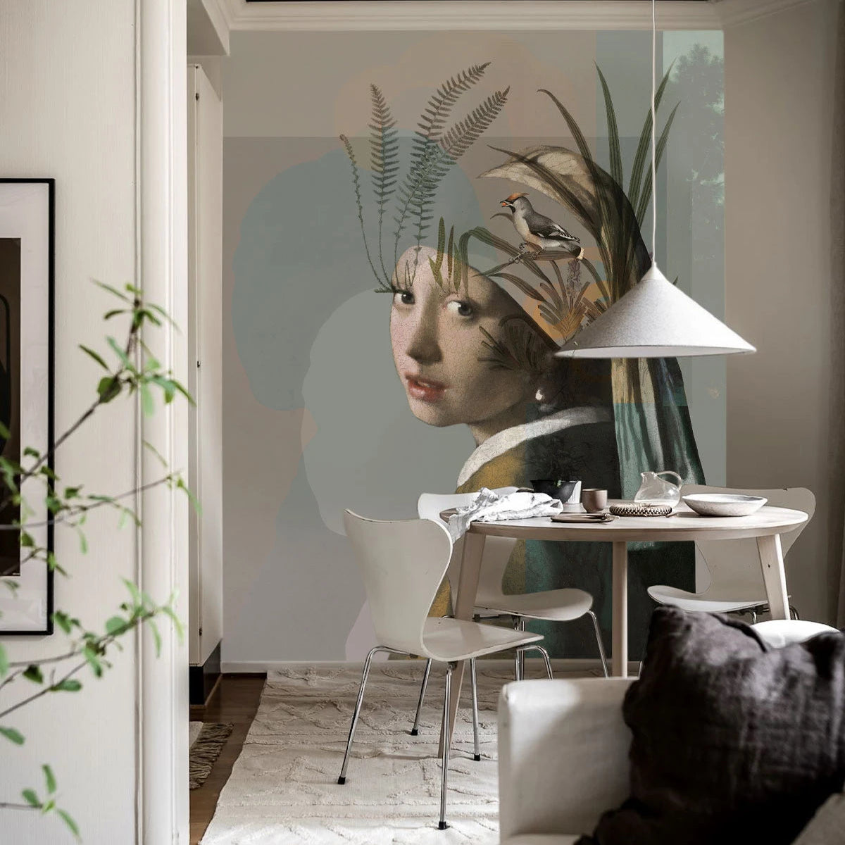 Tapete mit künstlerischem Porträt NATURMÄDCHEN MIT DER PERLE beige mit grünem Akzent