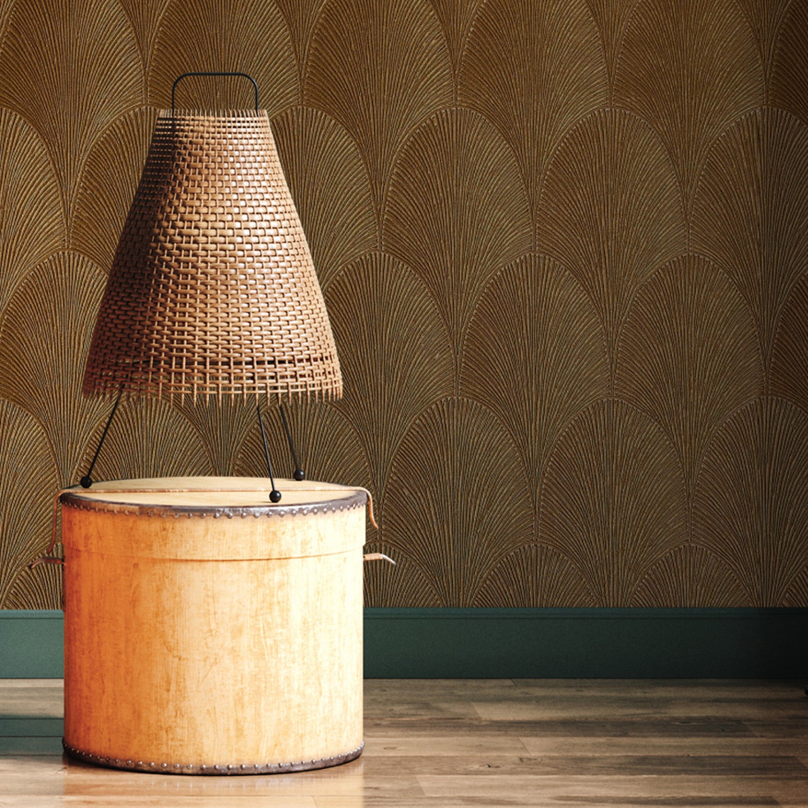 Metallische behang met abstract patroon TOURMALINE - AMBRE amberkleurig